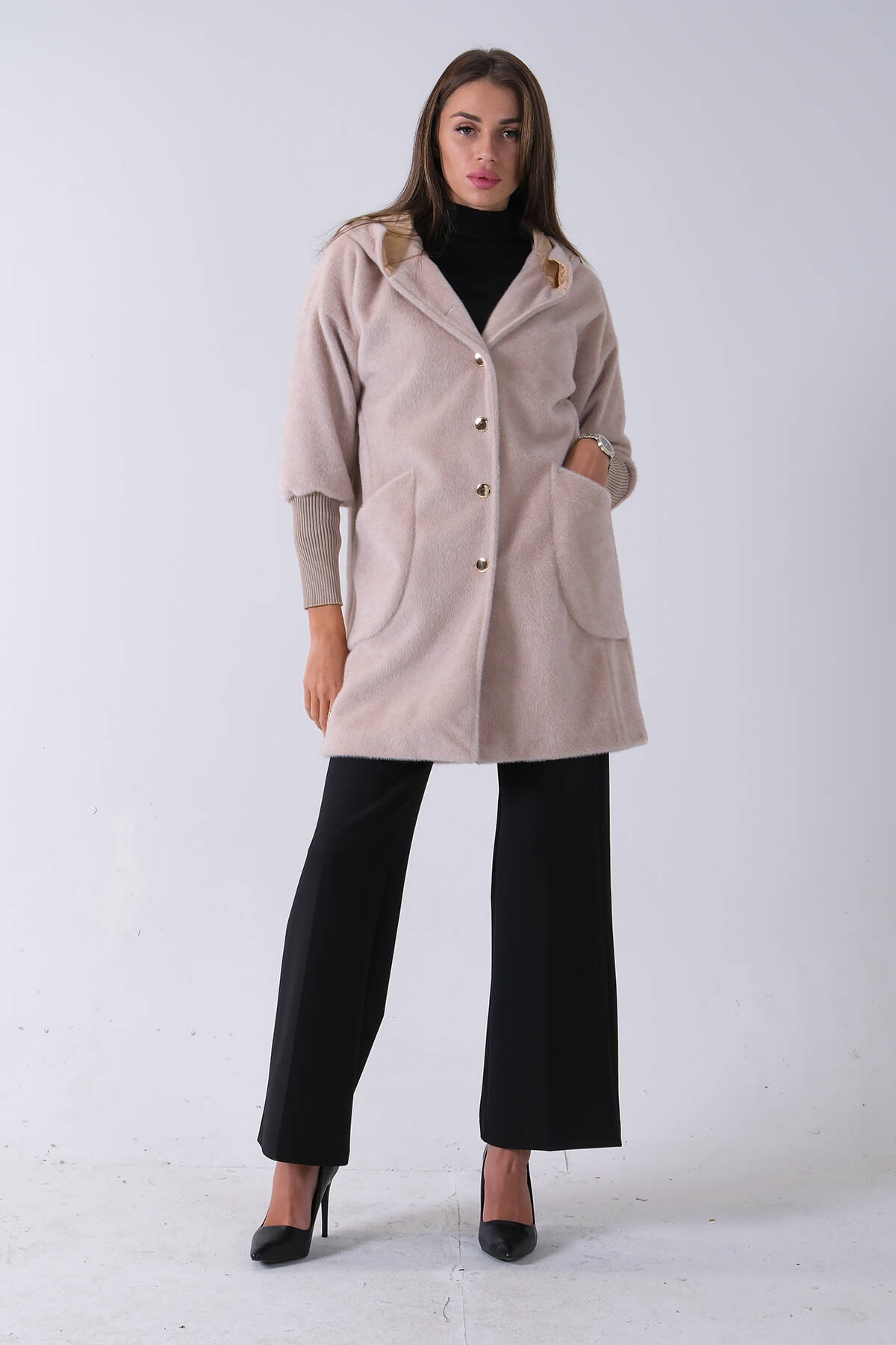 Bej 2 Torba Cep Kapüşonlu Düğme Kapamalı Bileği Lastikli Peluş Kaban 41630062.55 - Ardanewline (1)