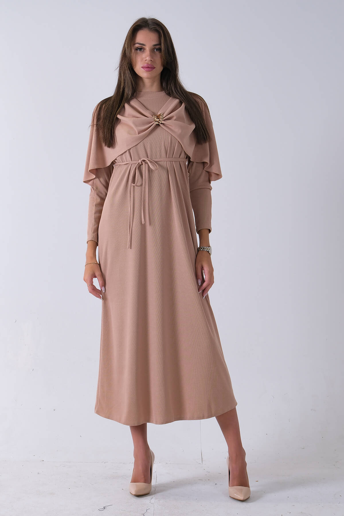 Bej Bisiklet Yaka Kendinden Şal Detaylı Broşlu Bel Bağlamalı Elbise 4571580.55 - Ardanewline