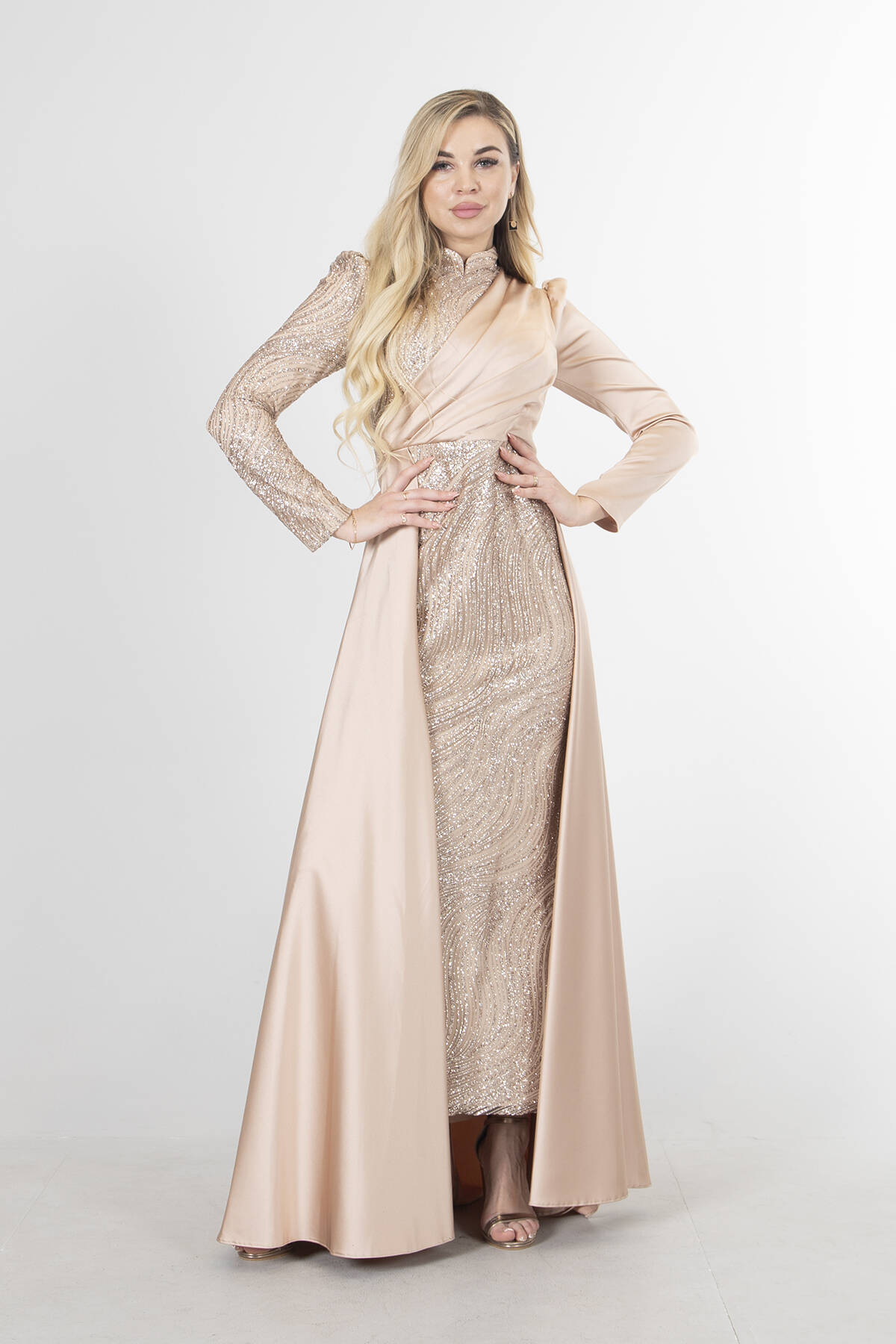 Bej Drape Ve Kuyruk Detaylı Simli Abiye Elbise 6502422.55 - Ardanewline (1)
