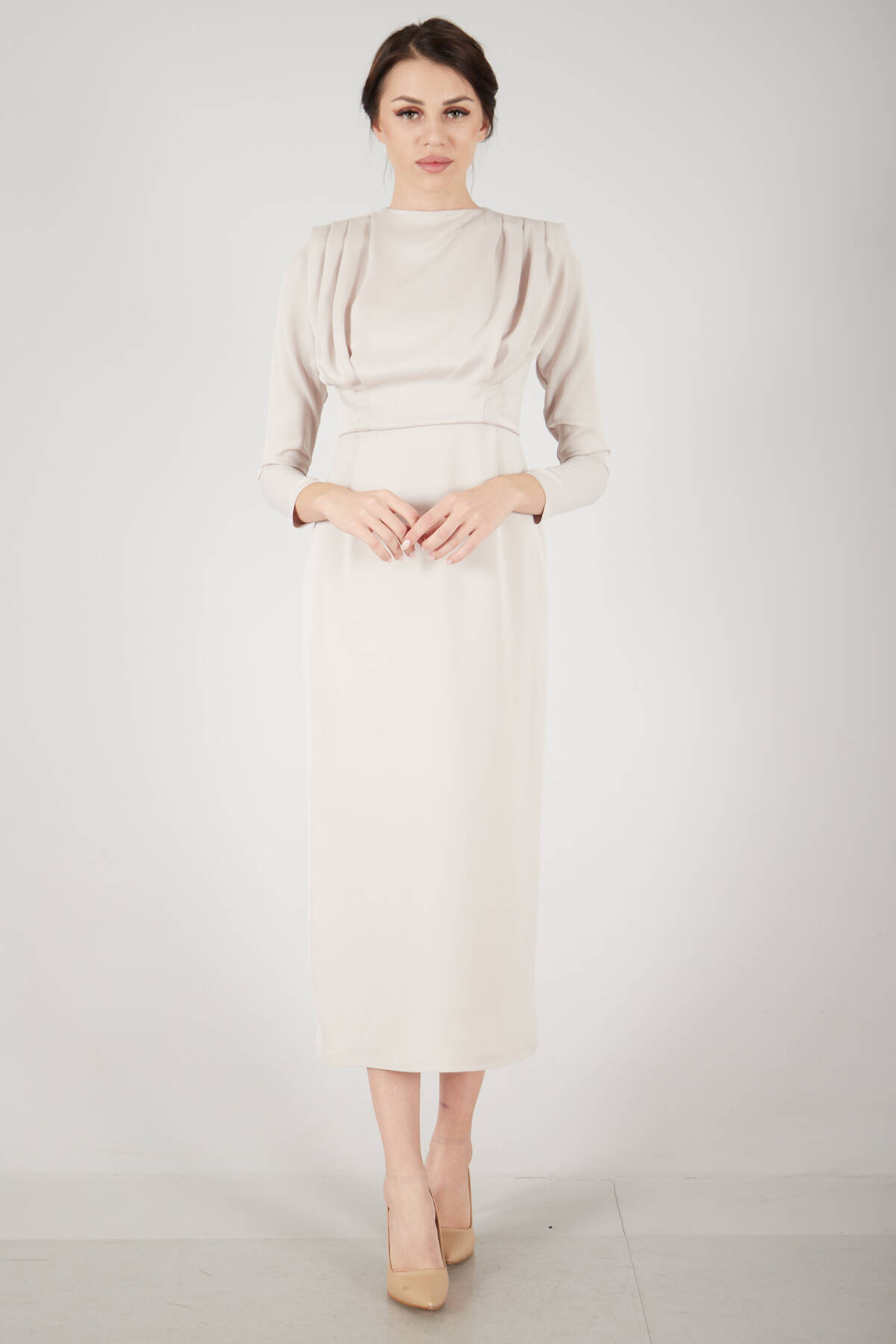 Bej Üzeri Pilise Detaylı Saten Tesettür Abiye Elbise 6502300.55 - Ardanewline