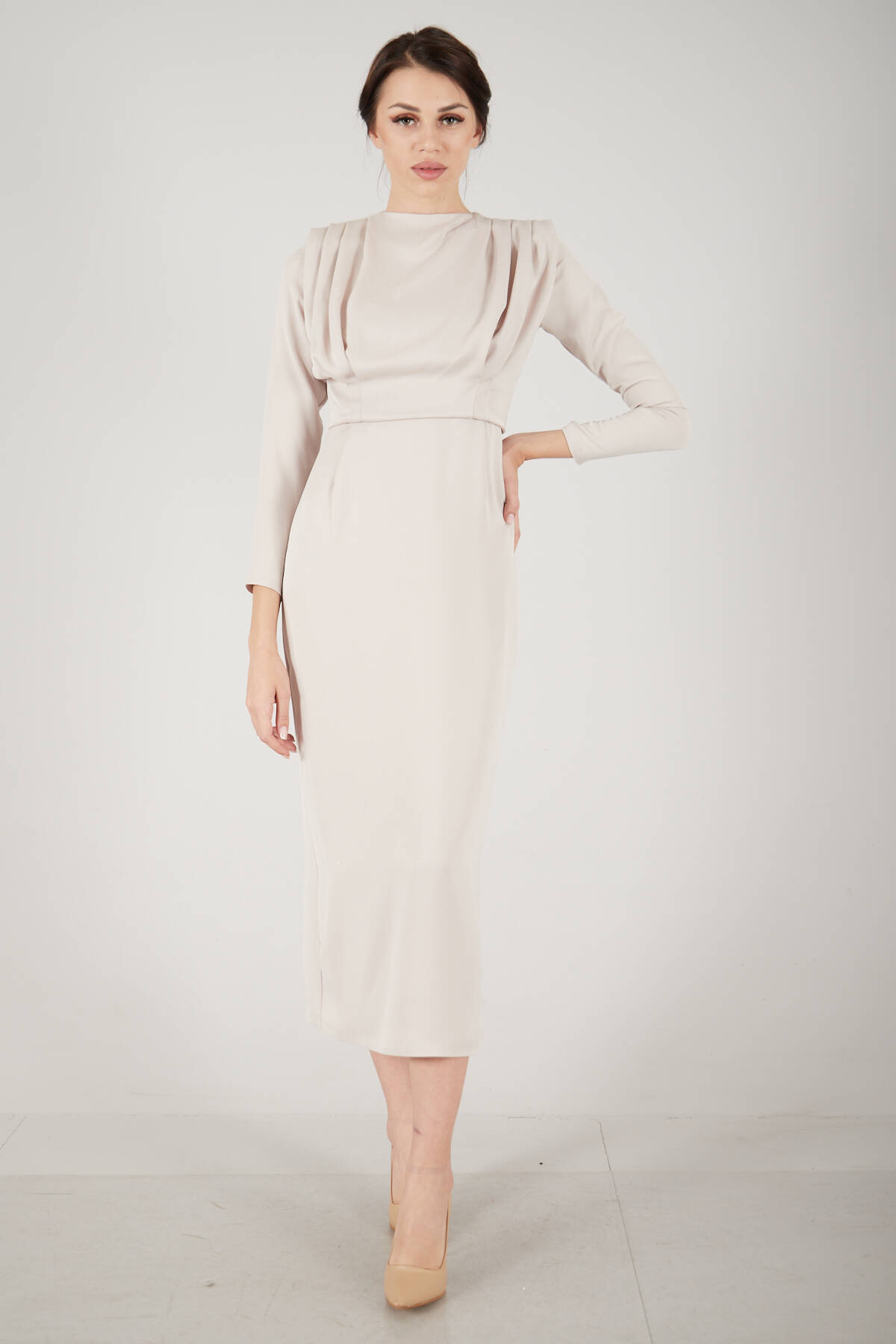 Bej Üzeri Pilise Detaylı Saten Tesettür Abiye Elbise 6502300.55 - Ardanewline (1)