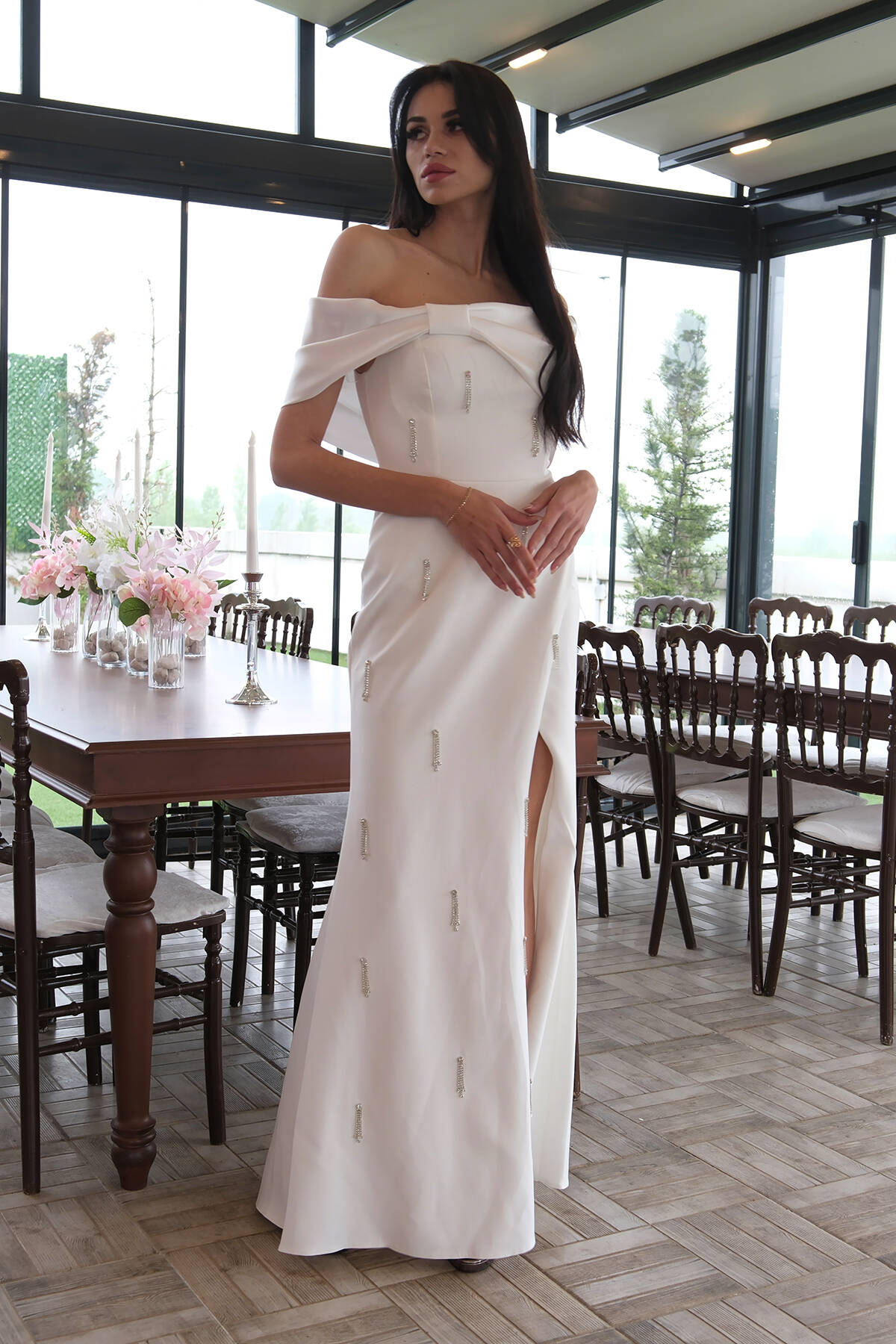 Beyaz Fiyonk Detaylı Straplez Taş İşlemeli Abiye 9705564.15 - Ardanewline