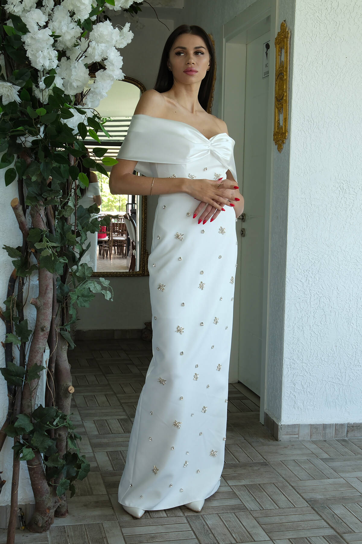 Beyaz Fiyonk Detaylı Taş İşlemeli Abiye 9705494.15