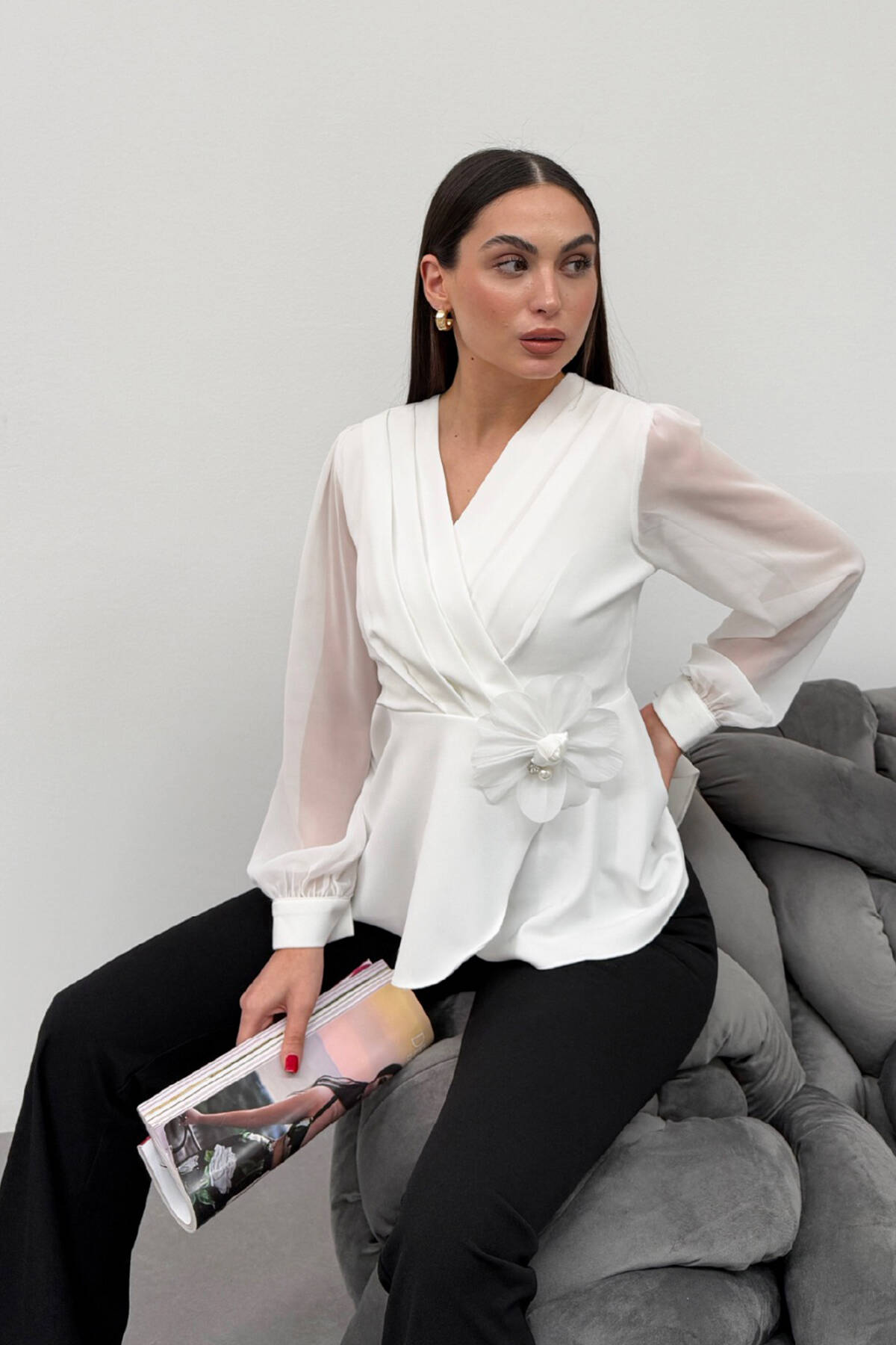 Beyaz Önü Çiçekli V Yaka Bluz 4202791.15 - Ardanewline