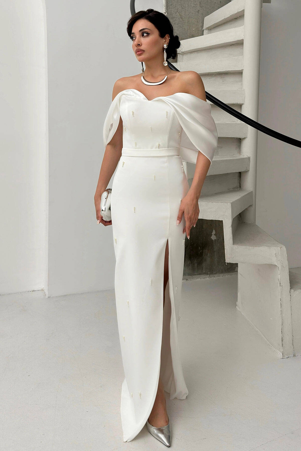 Beyaz Üzeri Taş İşlemeli Yırtmaç Detaylı Düşük Omuz Abiye 0801091.15 - Ardanewline