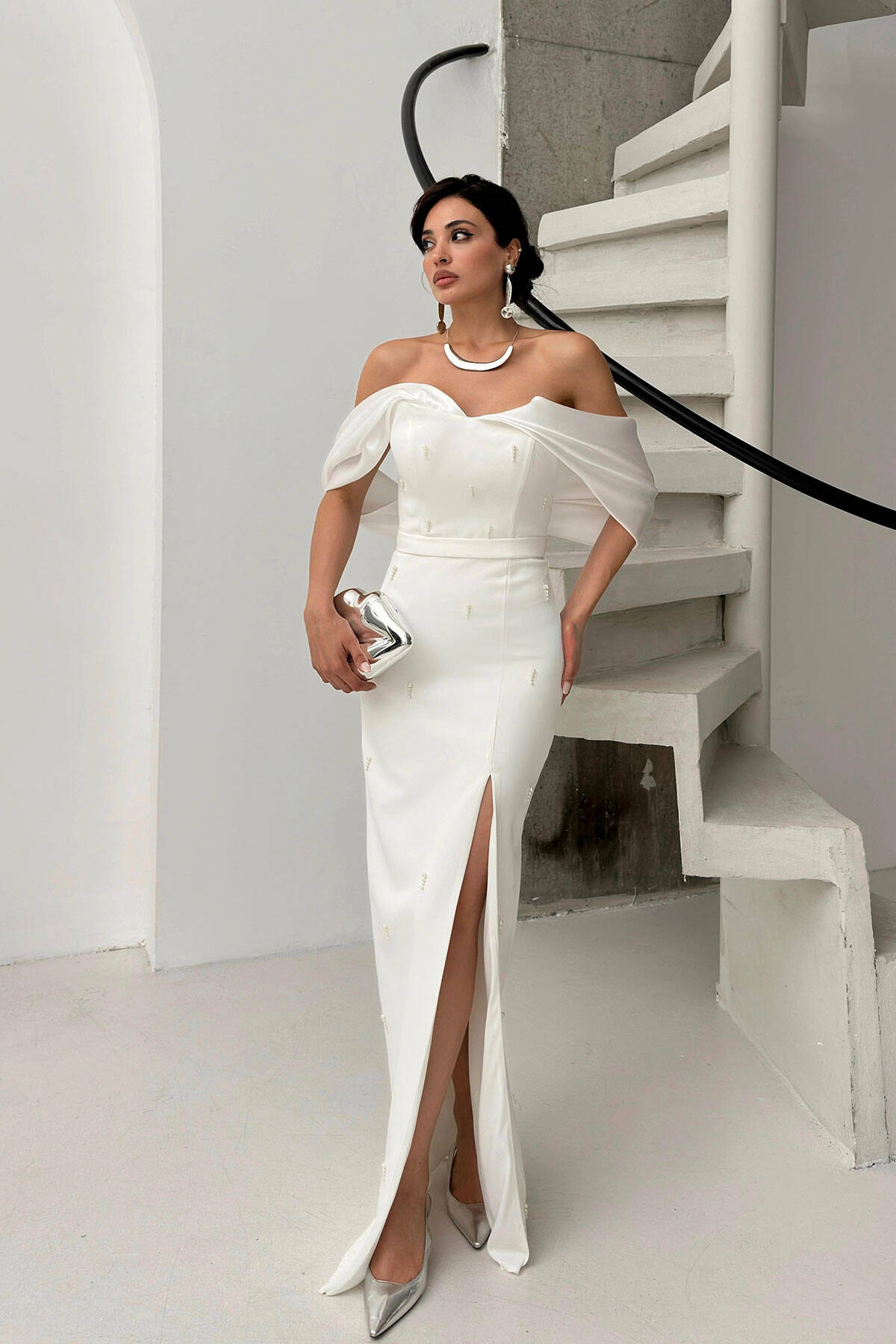 Beyaz Üzeri Taş İşlemeli Yırtmaç Detaylı Düşük Omuz Abiye 0801091.15 - Ardanewline (1)