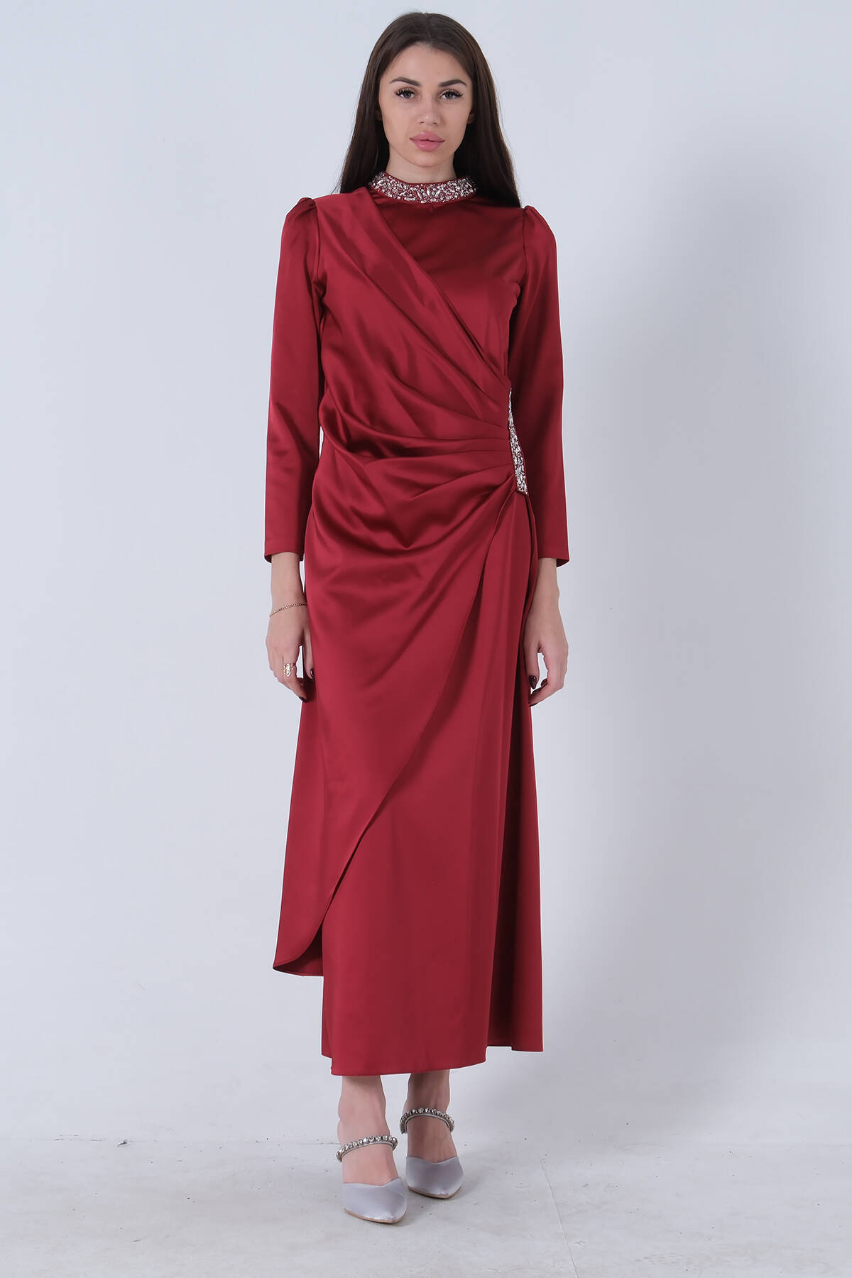 Bordo Bel ve Yaka Taş İşlemeli Yırtmaç Detaylı Tesettür Elbise 7702242.04 - Ardanewline