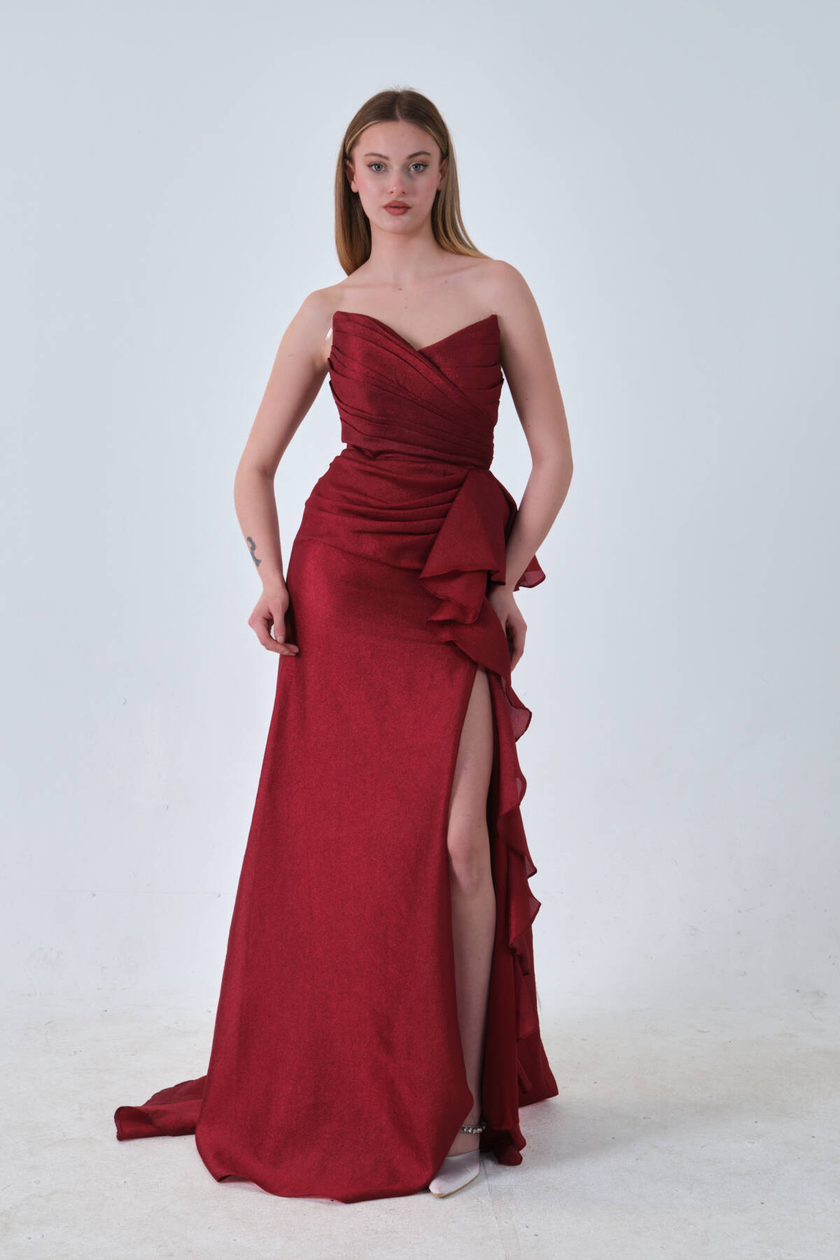 Bordo Önü Fırfırlı Straplez Abiye 0801184.04 - Ardanewline