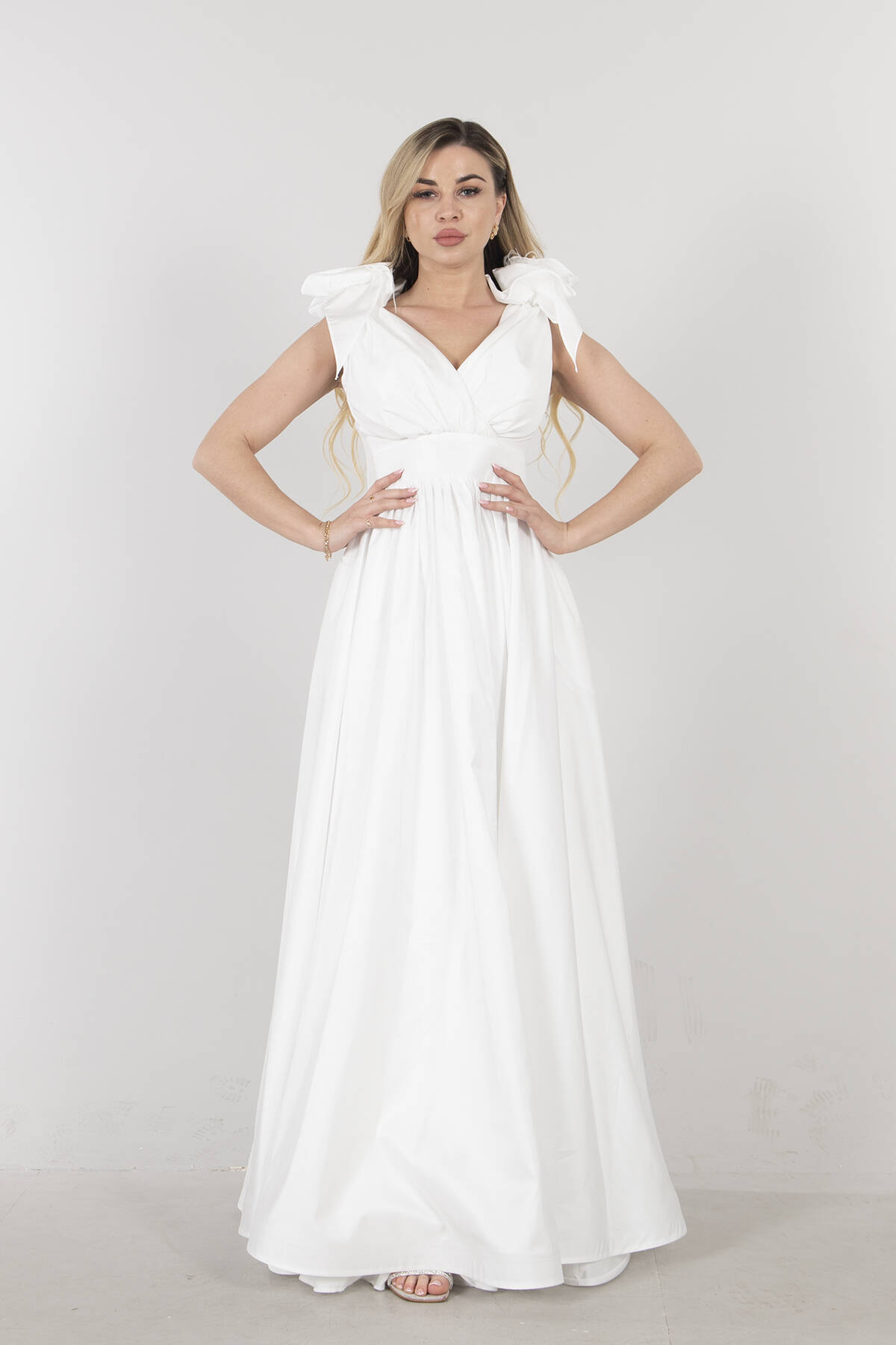 Ekru Omuzları Çiçek Detaylı V Yaka Saten Abiye 1302049.147 - Ardanewline