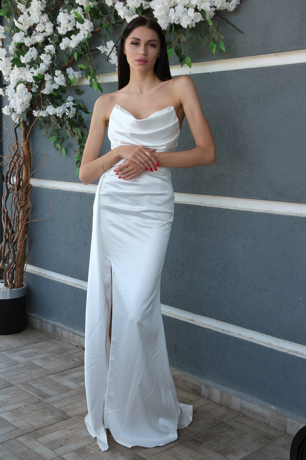 Ekru Straplez Drape Detaylı Yırtmaçlı Saten Kumaş Abiye Elbise 1607209.147 - Ardanewline (1)