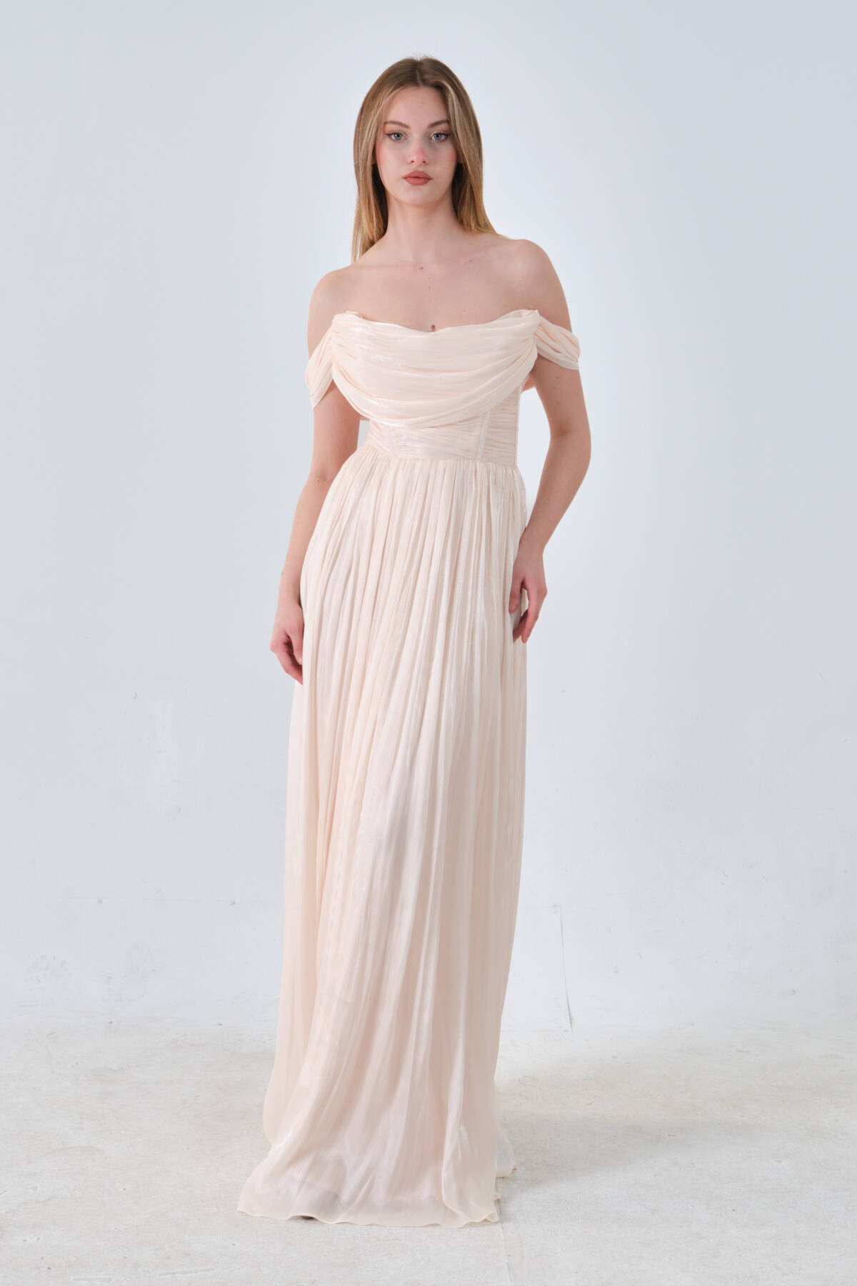 Gold Drape Yaka Detaylı Şifon Straplez Abiye 08011861.122 - Ardanewline