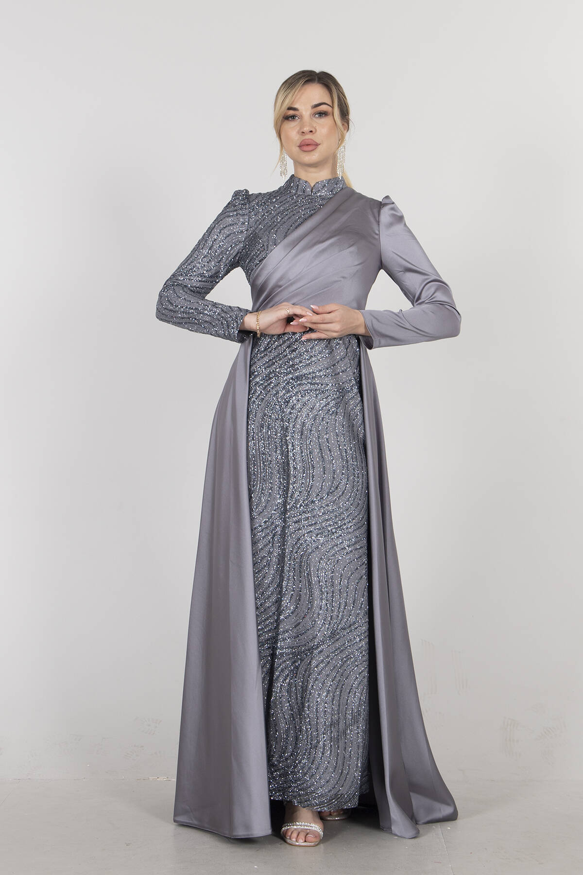 Gri Drape Ve Kuyruk Detaylı Simli Abiye Elbise 6502422.06 - Ardanewline