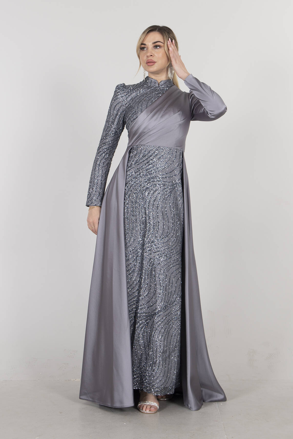 Gri Drape Ve Kuyruk Detaylı Simli Abiye Elbise 6502422.06 - Ardanewline (1)