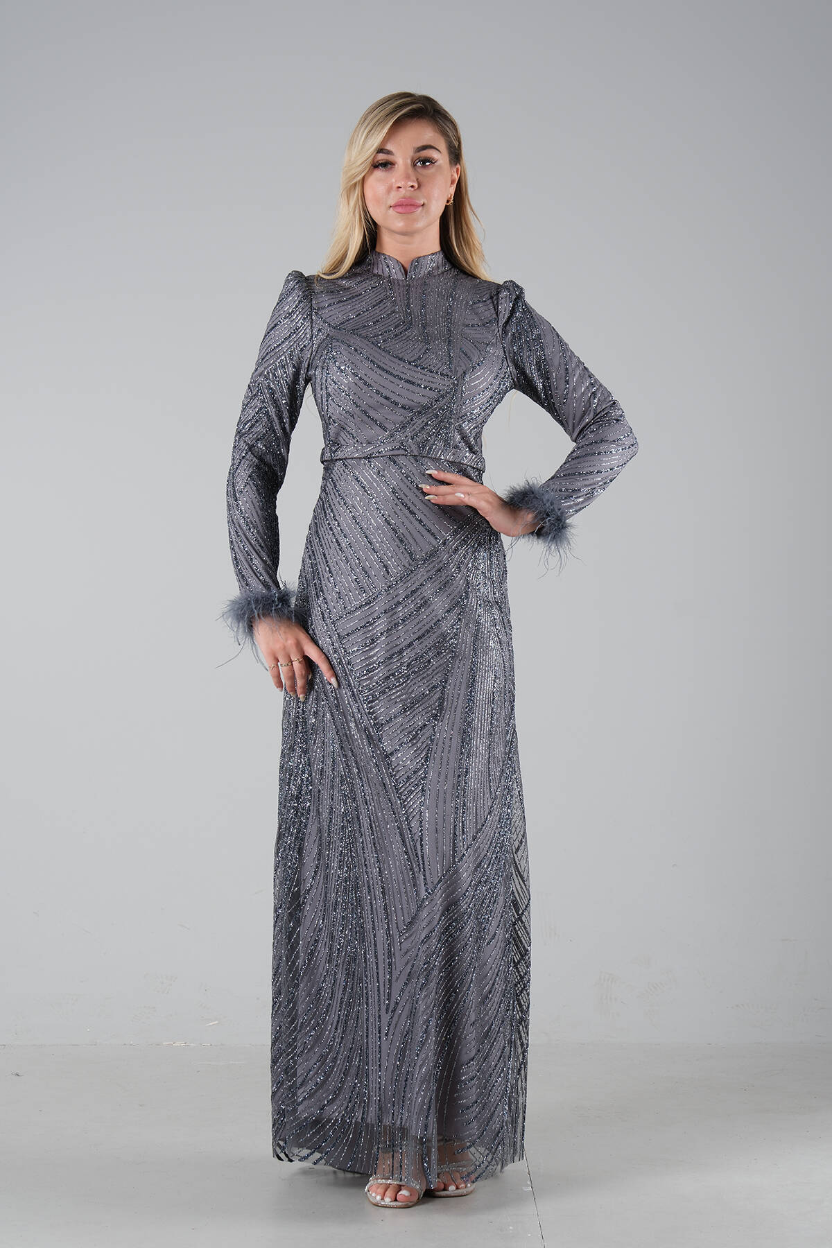 Gri Kol Uçları Tüylü Abiye Elbise 6502437.06 - Ardanewline