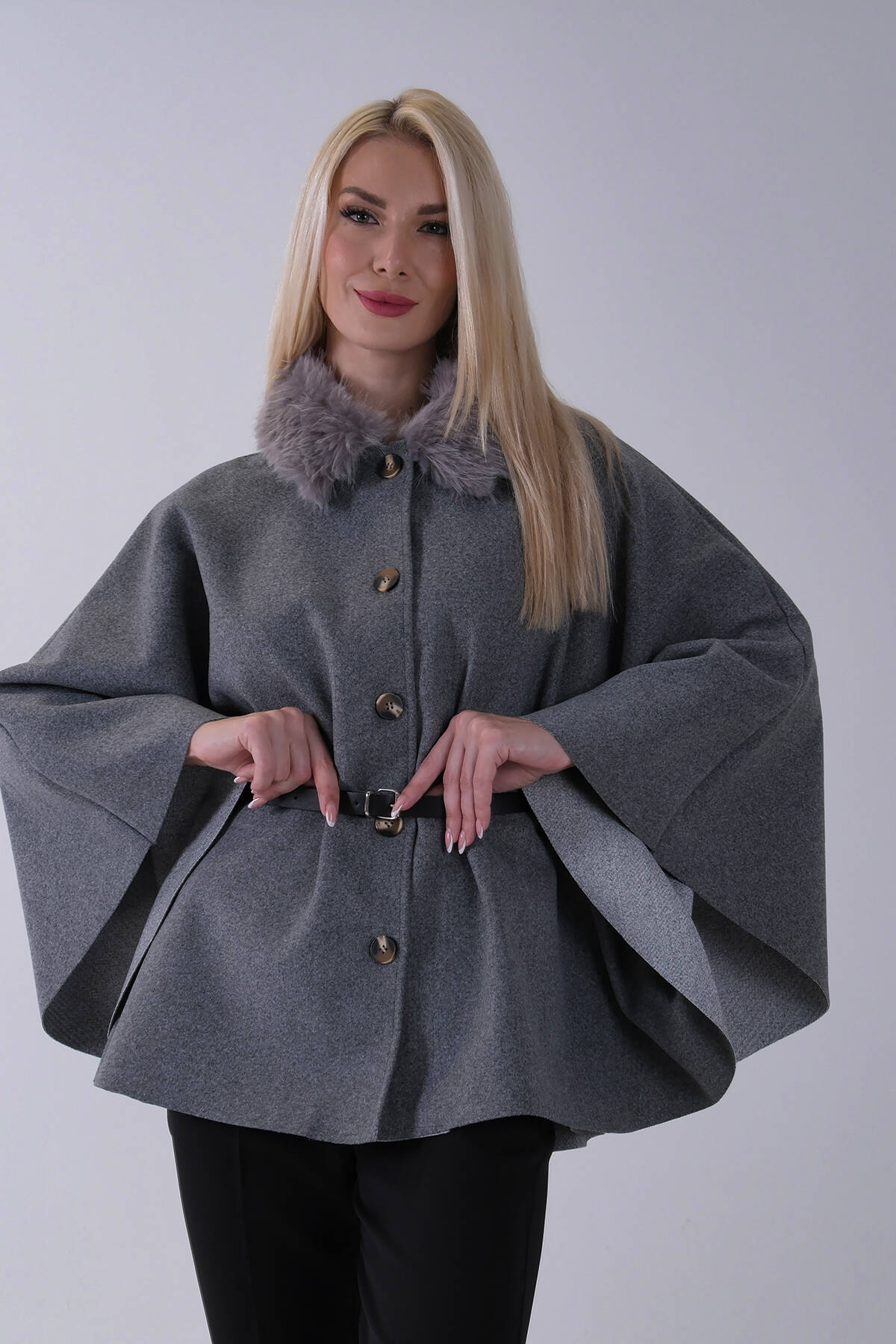 Gri Önü Düğme Kapamalı Kemerli Yakası Kürklü Panço 47122714.06 - Ardanewline