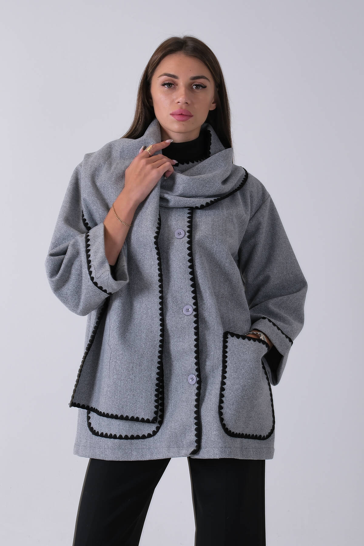 Gri Önü Düğmeli Atkılı Süs Dikiş Detaylı Cepli Kısa Kaban 31050712.06 - Ardanewline (1)