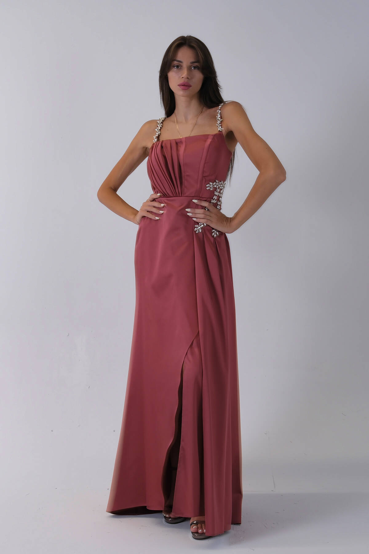 Gül Beli ve Askısı Taş İşlemeli Yırtmaç Detaylı Abiye 0801033.25