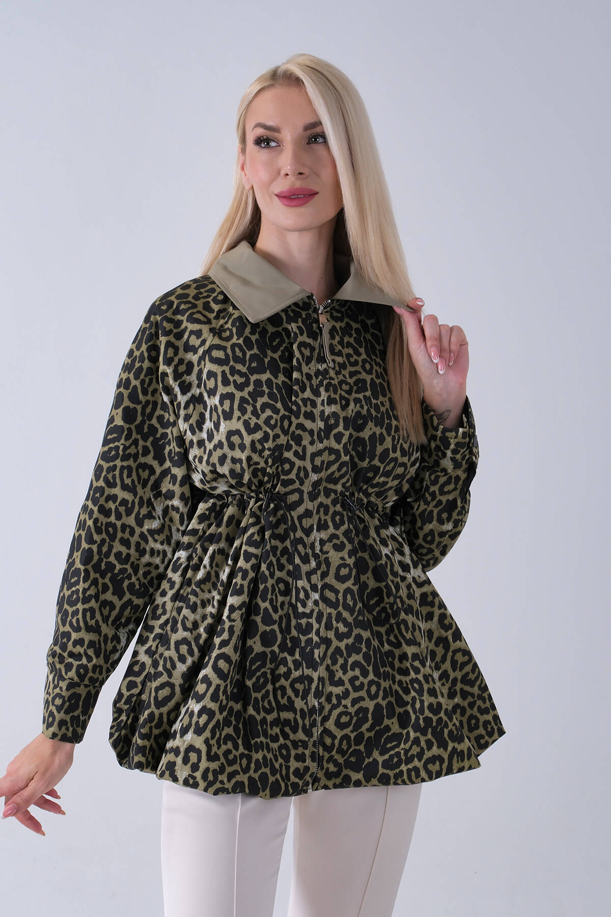 Haki Yaka Garnili Leopar Desenli Beli Lastikli Trenç 5309347.23 - Ardanewline (1)