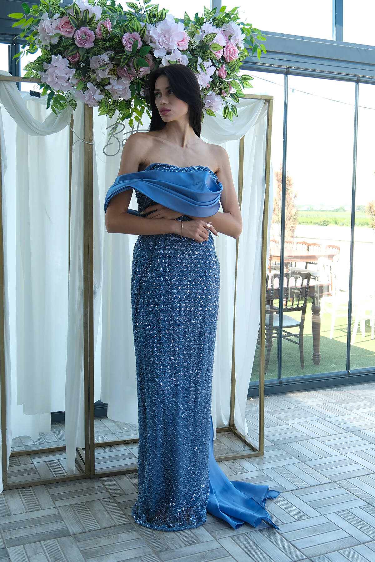 İndigo Drape Yaka Detaylı Payet İşlemeli Uzun Kuşaklı Abiye 9705470.98 - Ardanewline (1)