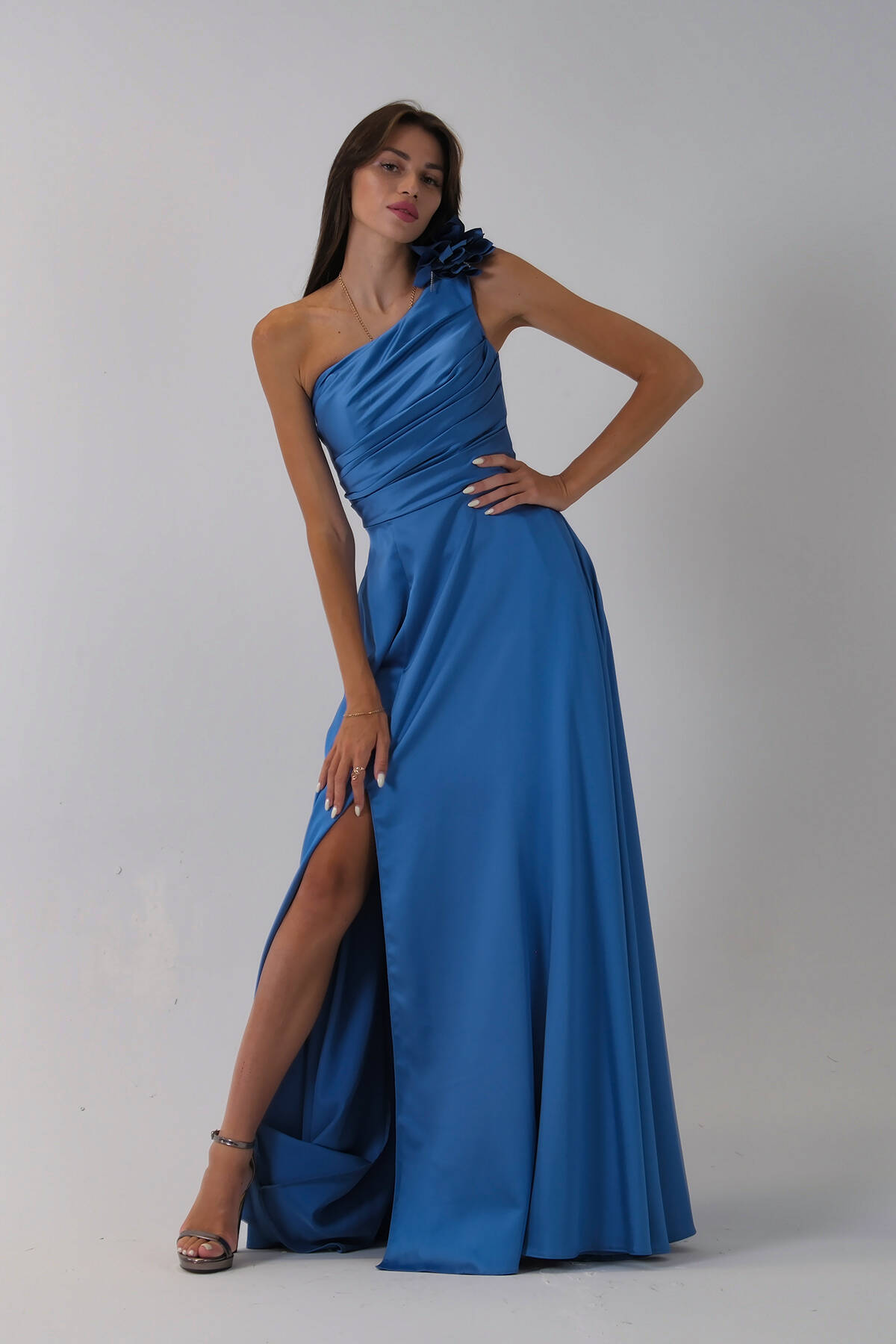 İndigo Tek Omuz Çiçek Detaylı Saten Yırtmaçlı Abiye 0801041.98 - Ardanewline