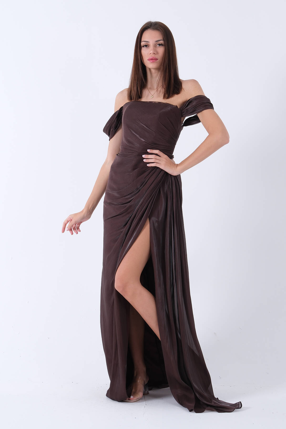 Kahve Bel Büzgülü Yırtmaç Detaylı Sırt Bağlamalı Düşük Omuz Abiye 9705858.05 - ArdaNewline