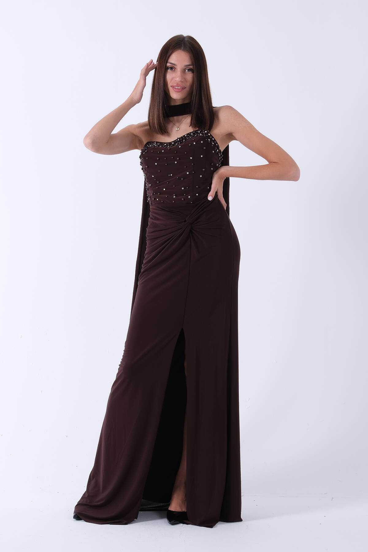 Kahve Göğüs Taş İşlemeli Önü Büzgü Detaylı Yırtmaçlı Straplez Abiye 9705721.05 - ArdaNewline (1)
