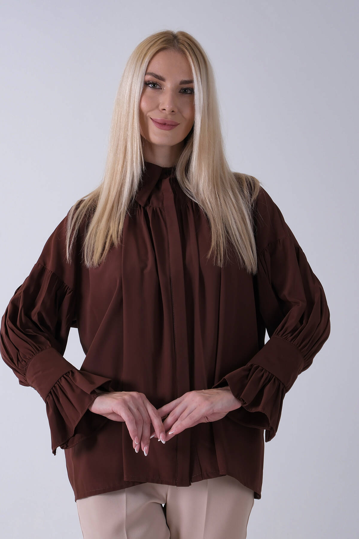 Kahve Göğüs ve Manşeti Büzgü Detaylı Bluz 3972060.05 - Ardanewline