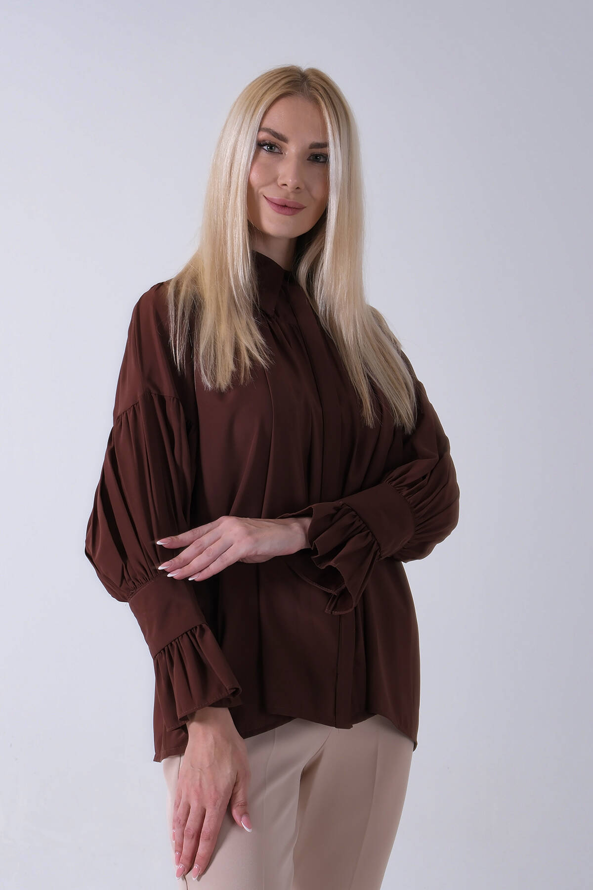 Kahve Göğüs ve Manşeti Büzgü Detaylı Bluz 3972060.05 - Ardanewline (1)