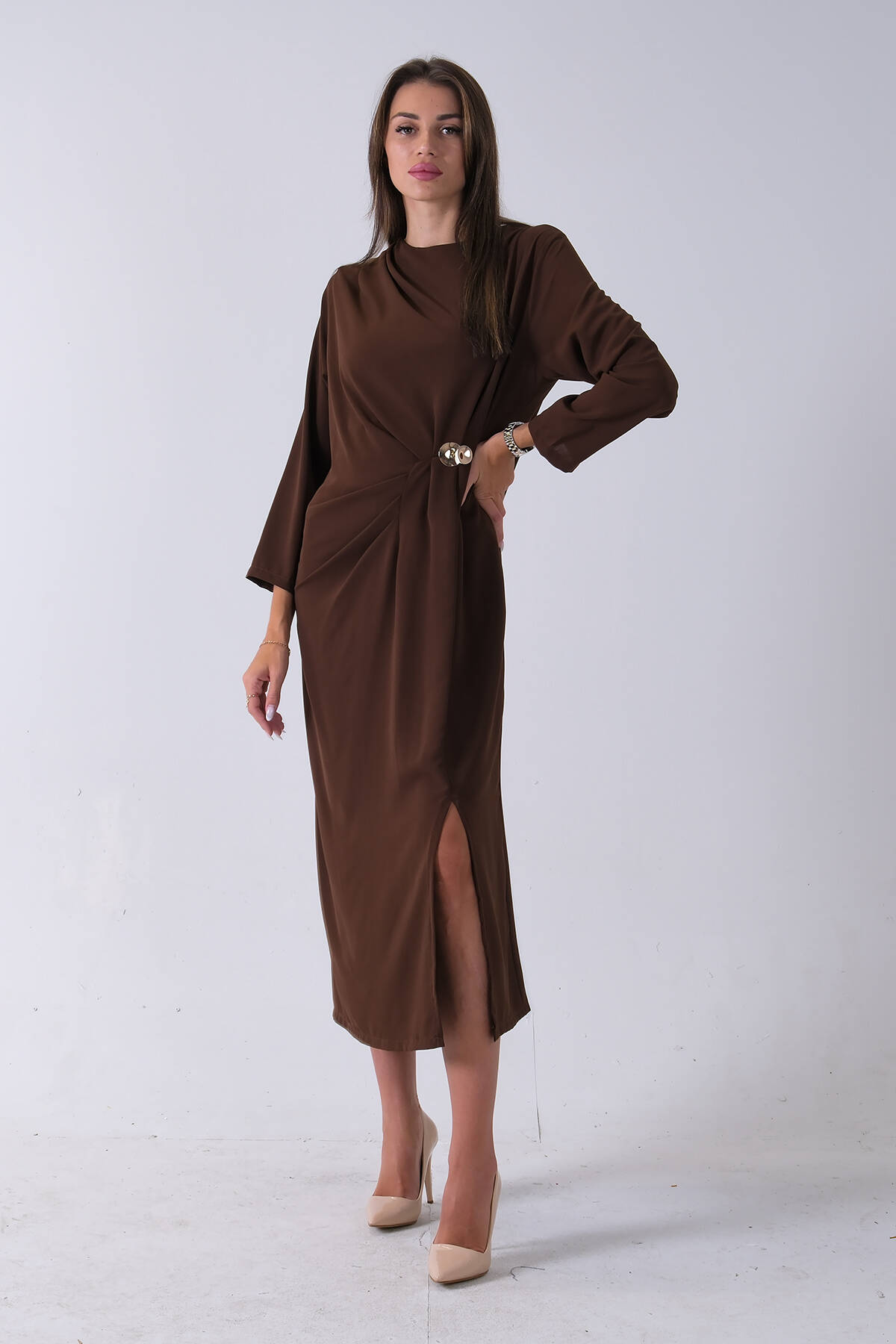 Kahve Omuz ve Beli Pileli Toka Detaylı Elbise 3975478.05 - Ardanewline (1)