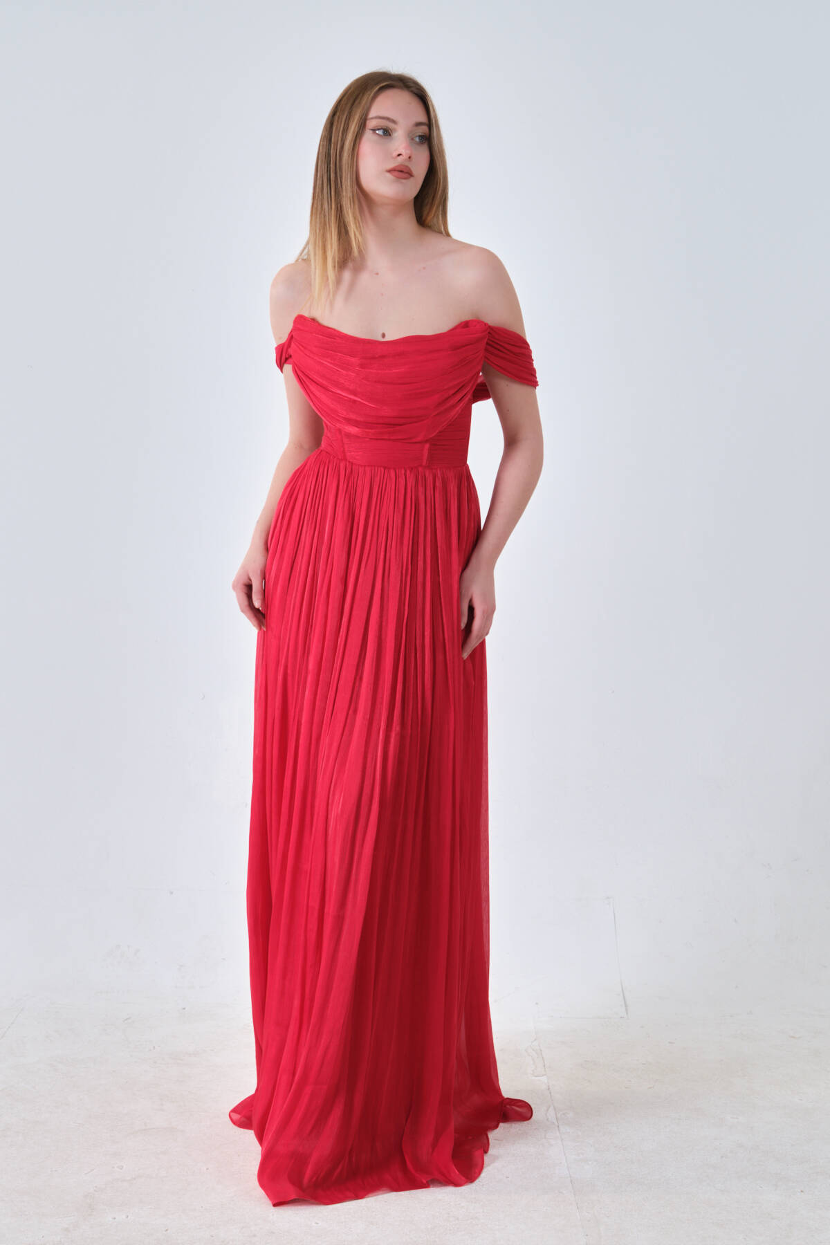 Kırmızı Drape Yaka Detaylı Şifon Straplez Abiye 08011861.08 - Ardanewline (1)