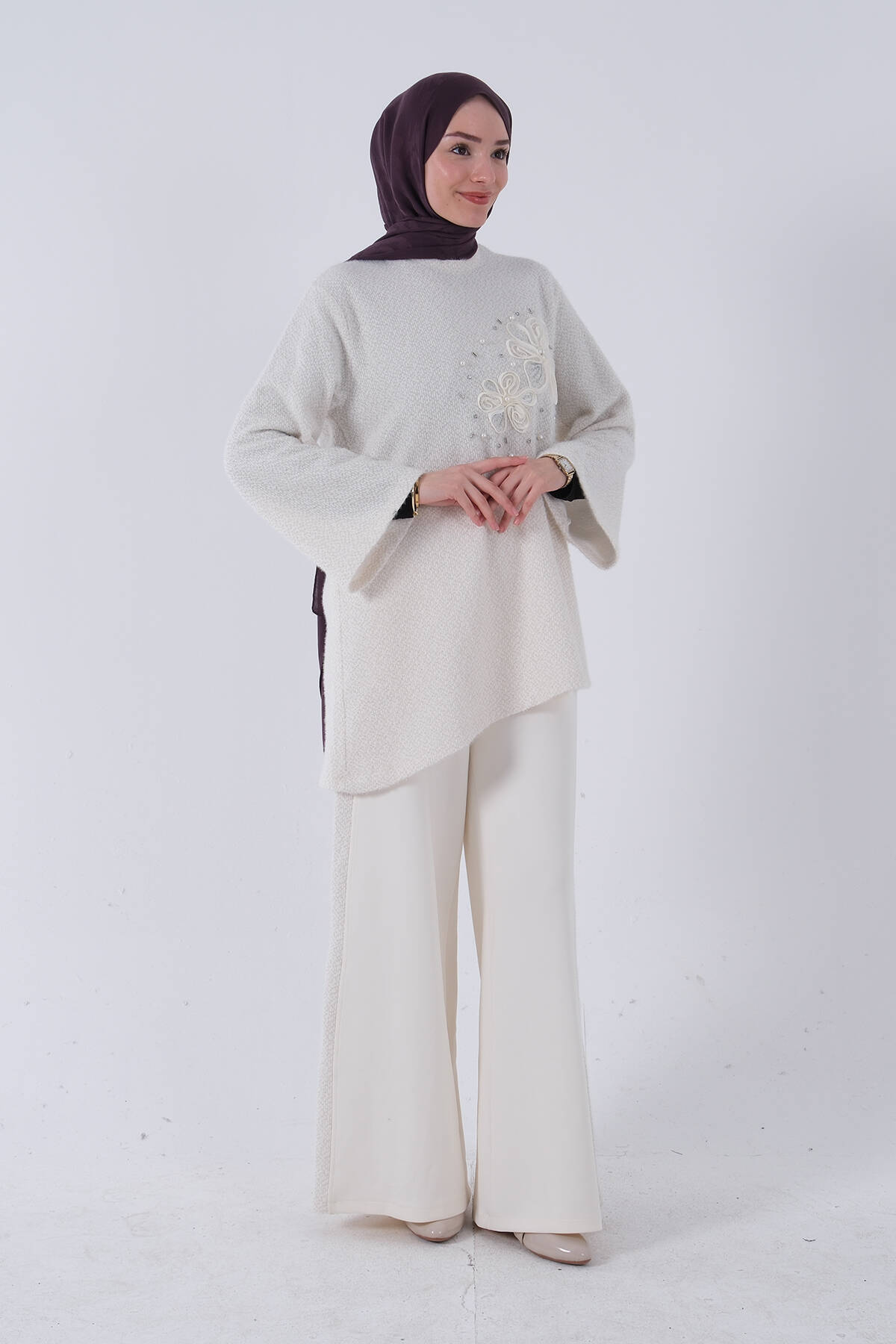 Krem Üzeri Taş ve Gül İşlemeli Tunik Pantolonlu Takım 4577443.19 - Ardanewline