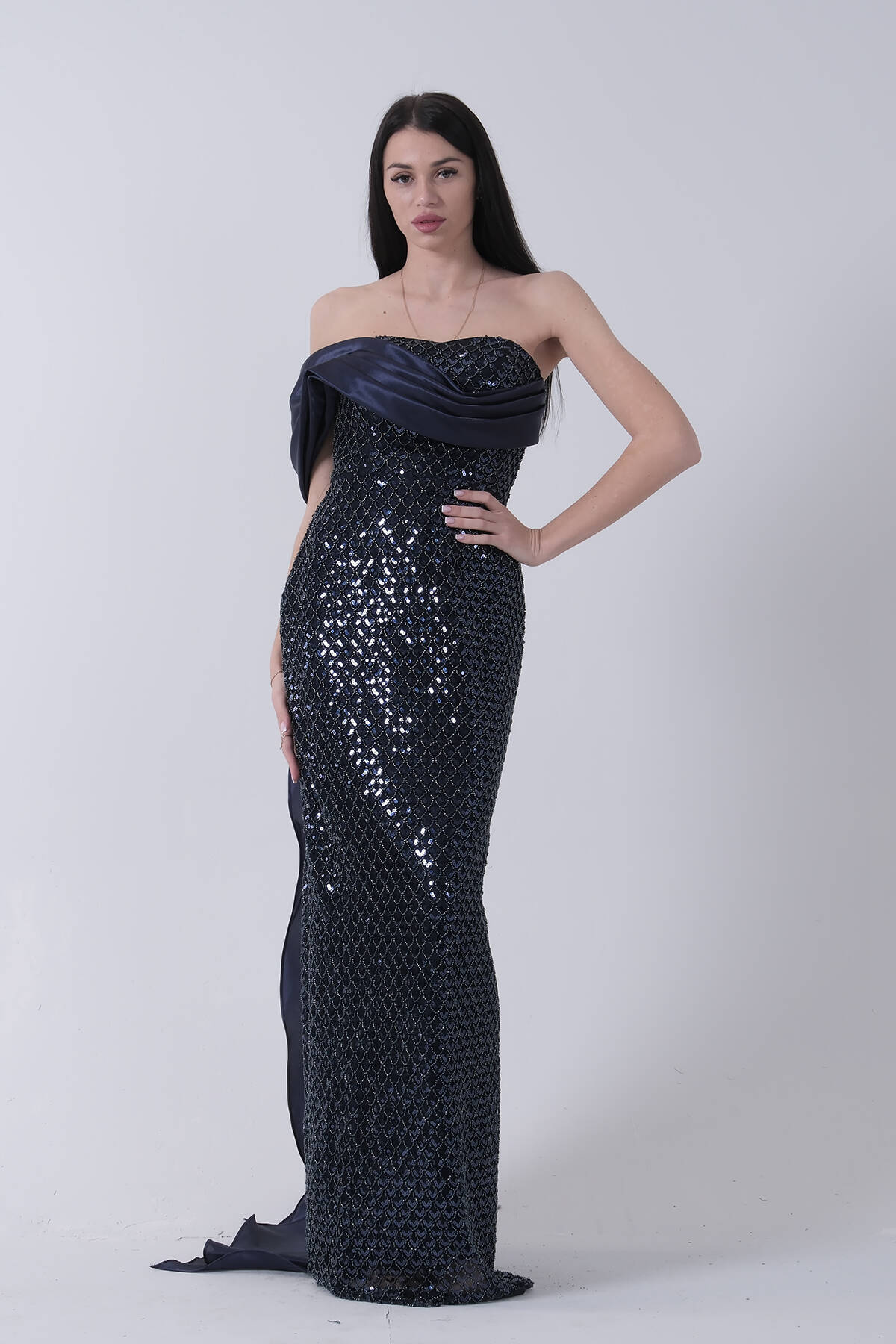 Lacivert Drape Yaka Detaylı Payet İşlemeli Uzun Kuşaklı Abiye 9705470.02