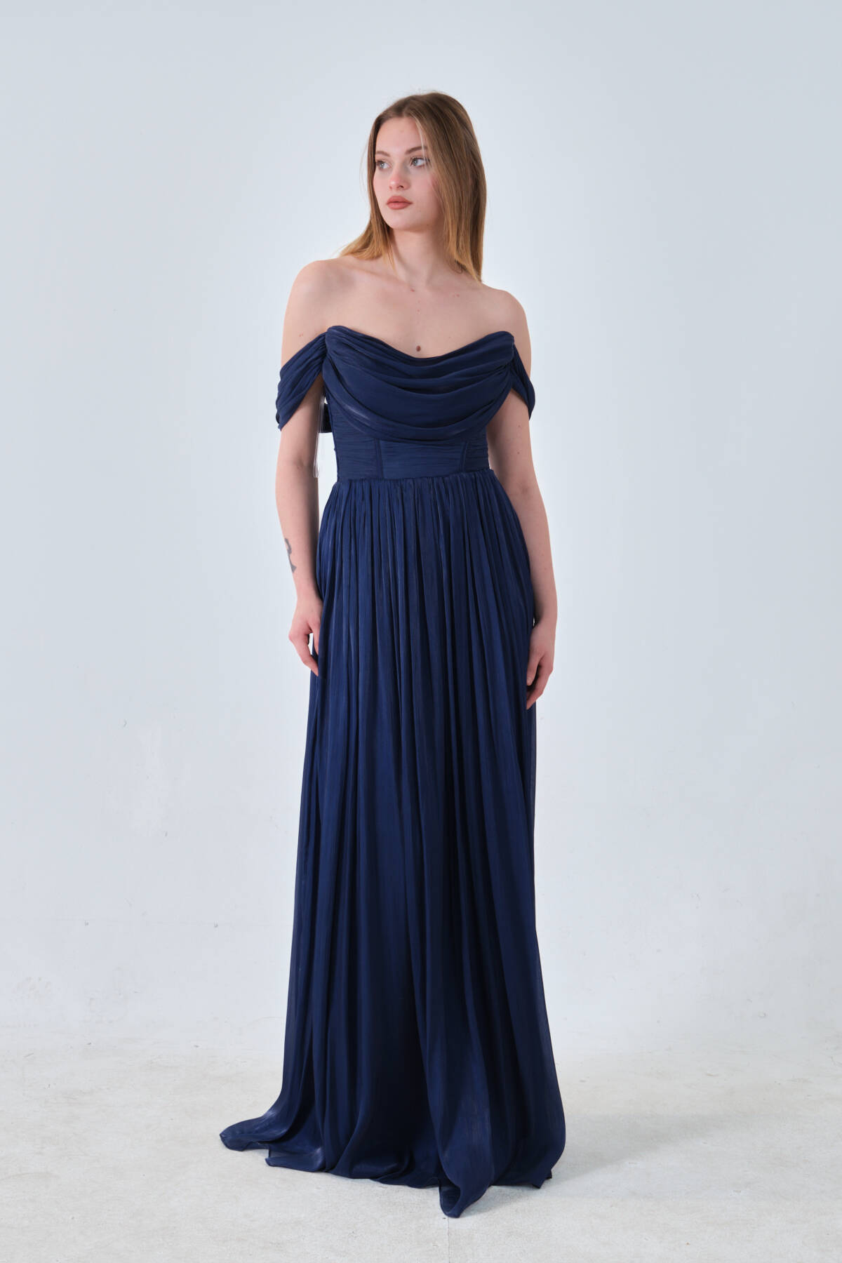 Lacivert Drape Yaka Detaylı Şifon Straplez Abiye 08011861.02 - Ardanewline (1)