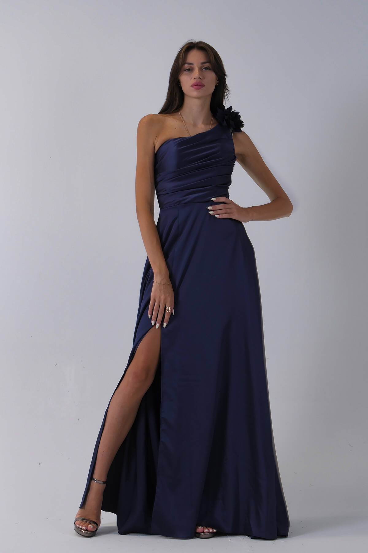 Lacivert Tek Omuz Çiçek Detaylı Saten Yırtmaçlı Abiye 0801041.02 - Ardanewline