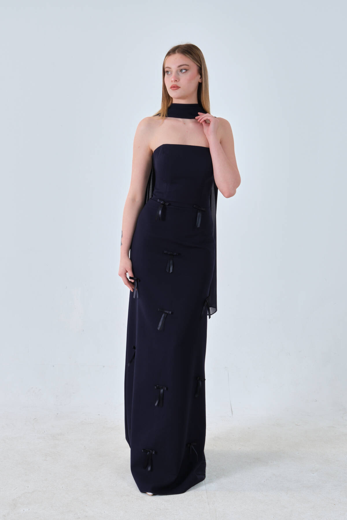 Lacivert Üzeri Fiyonk İşlemeli Kuşak Detaylı Straplez Abiye 0801170.02 - Ardanewline (1)