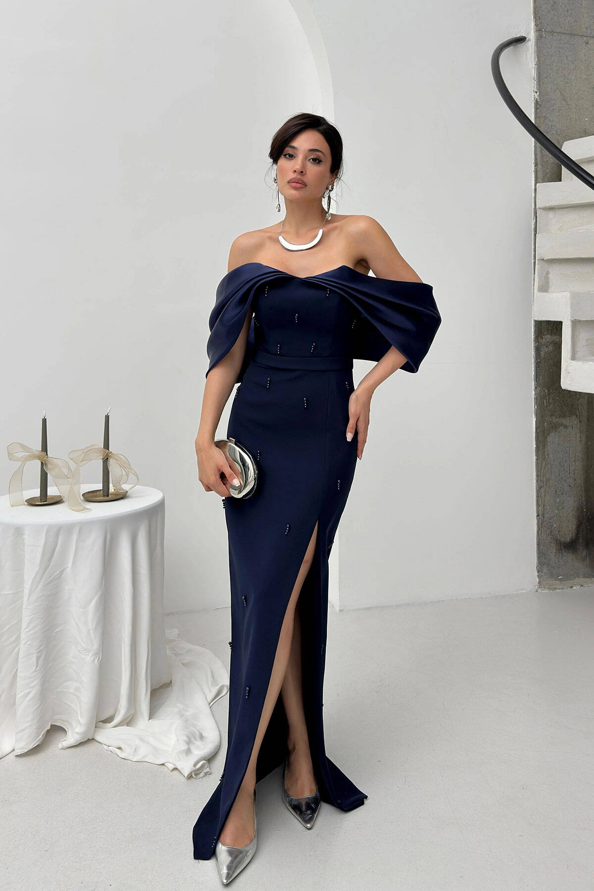 Lacivert Üzeri Taş İşlemeli Yırtmaç Detaylı Düşük Omuz Abiye 0801091.02 - Ardanewline (1)