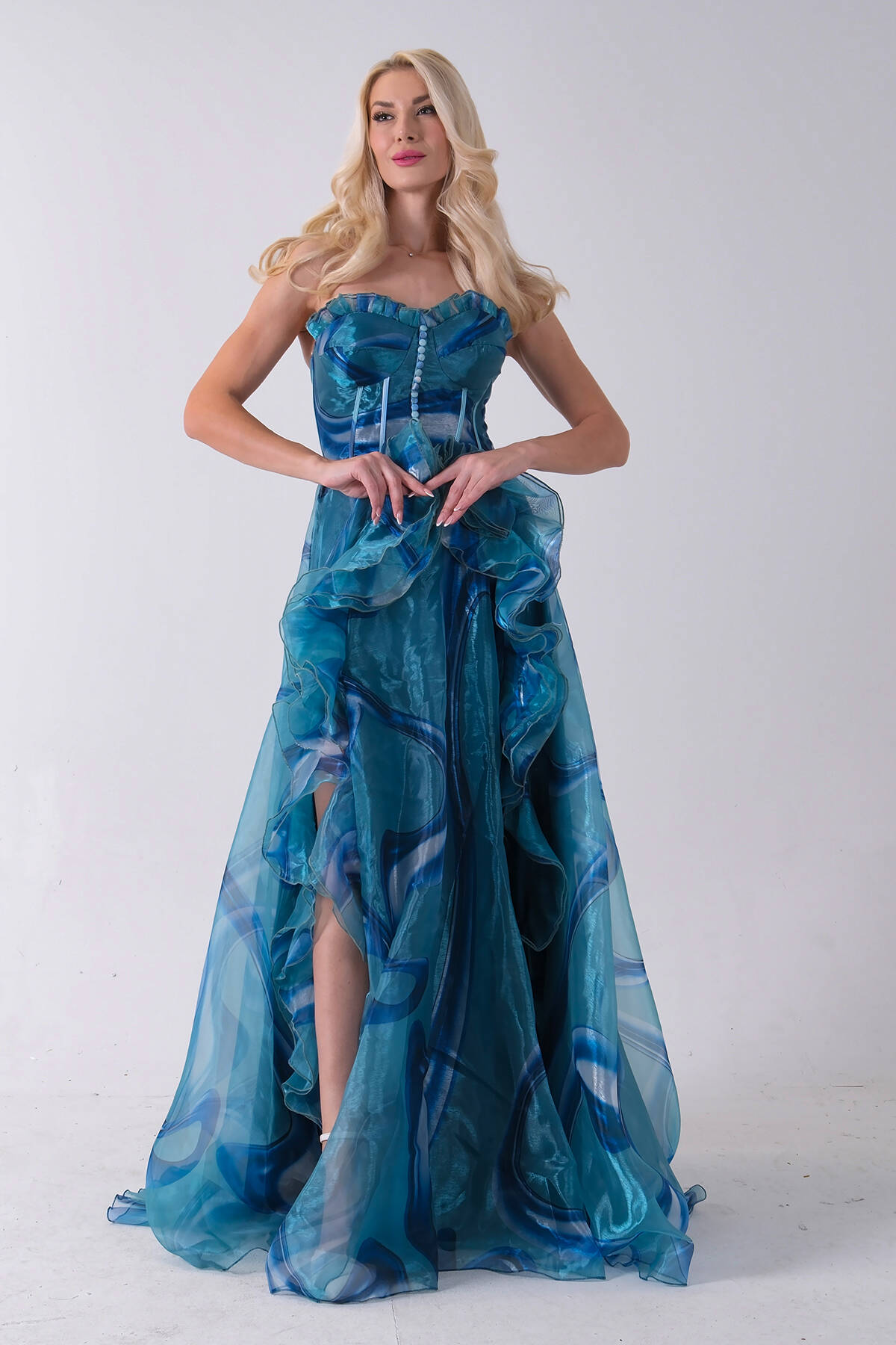 Mavi Straplez Yaka Önü Düğme Detaylı Desenli Fırfırlı Abiye 9705680.16 - Ardanewline (1)