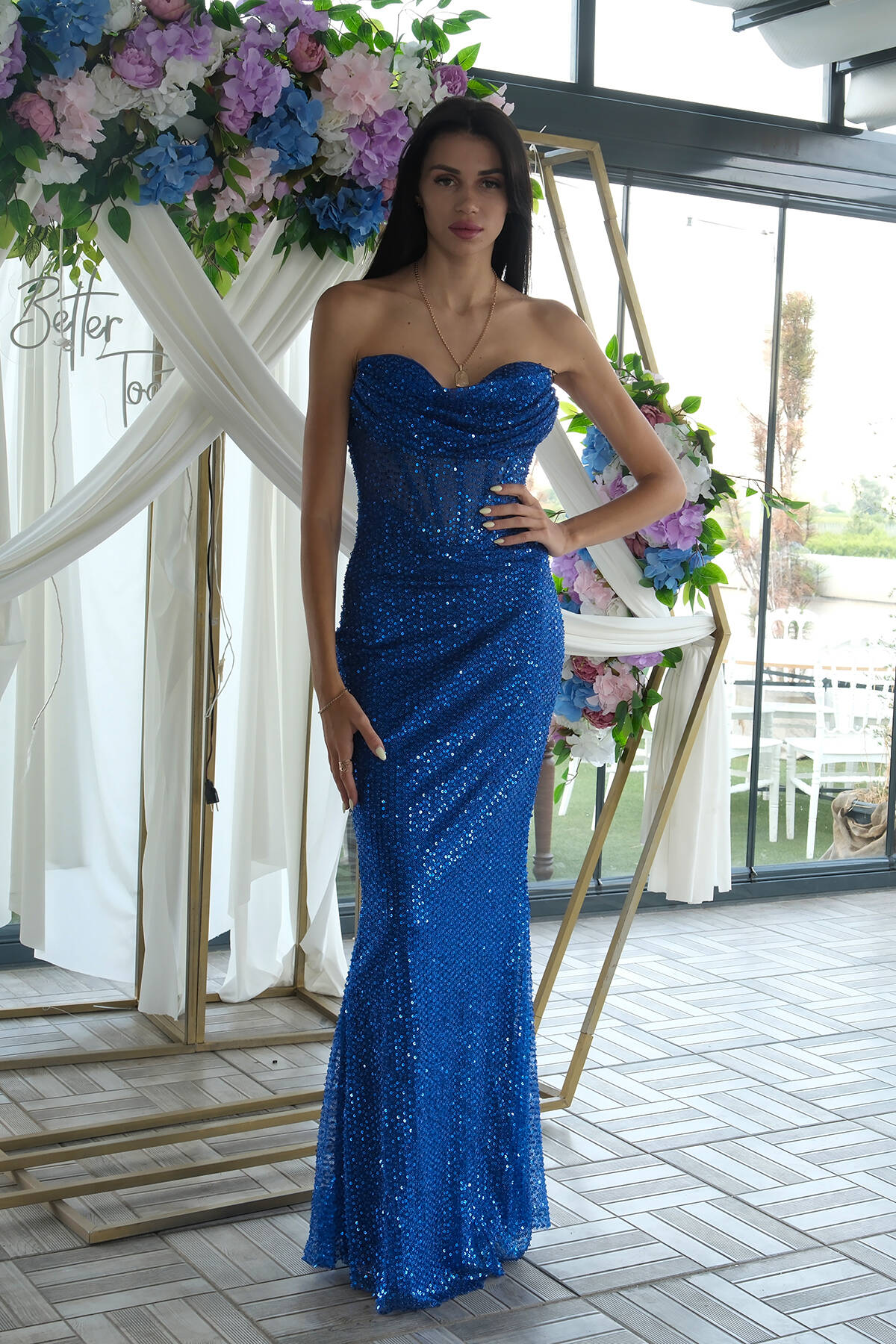 Saks Pul Taş İşlemeli Straplez Balık Abiye 9705304.26