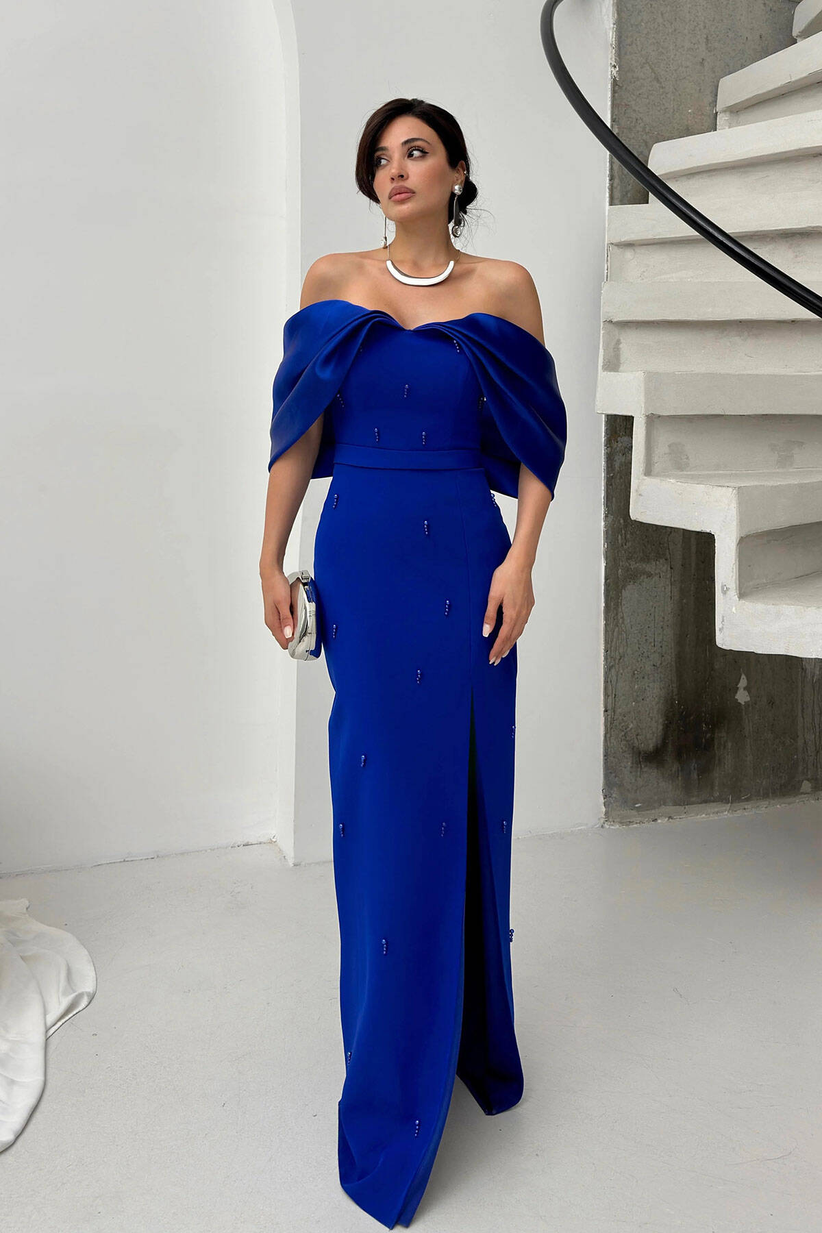 Saks Üzeri Taş İşlemeli Yırtmaç Detaylı Düşük Omuz Abiye 0801091.26 - Ardanewline (1)