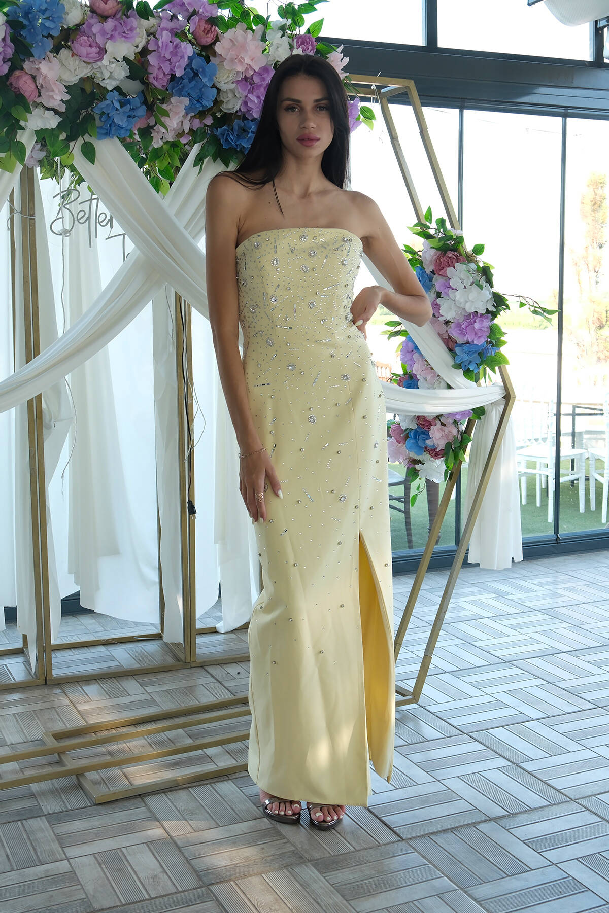 Sarı Kadın Straplez Taş Detaylı Yırtmaçlı Abiye Elbise 0801045.11 - Ardanewline