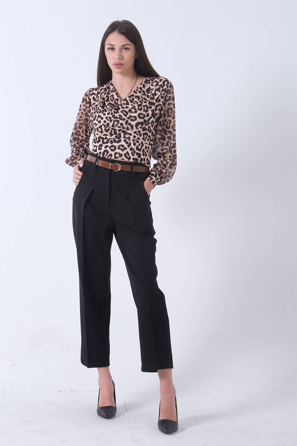 Siyah Arka Cep Kapaklı 2 Yan Cepli Kemerli Pantolon 3974164.01 - Ardanewline