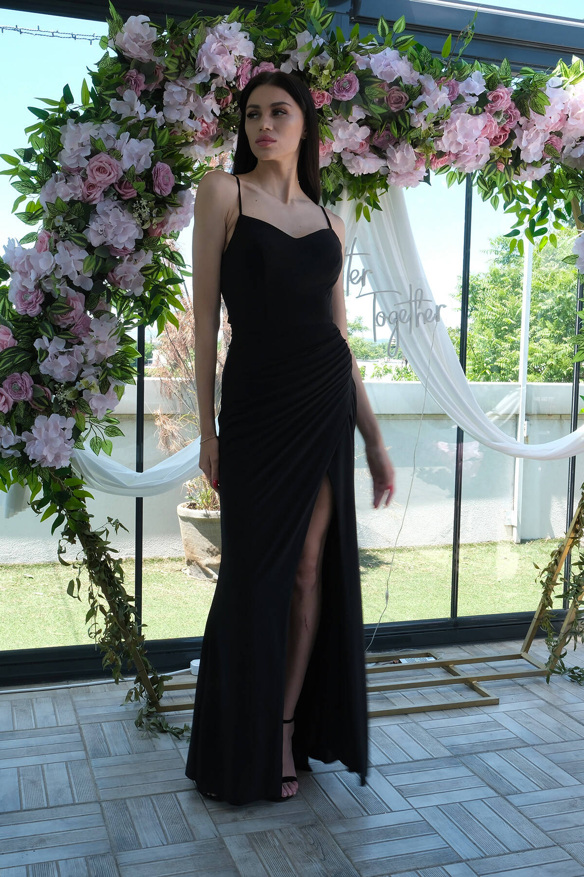 Siyah Askılı Yırtmaç Detaylı Drapeli Abiye 9705289.01 - Ardanewline