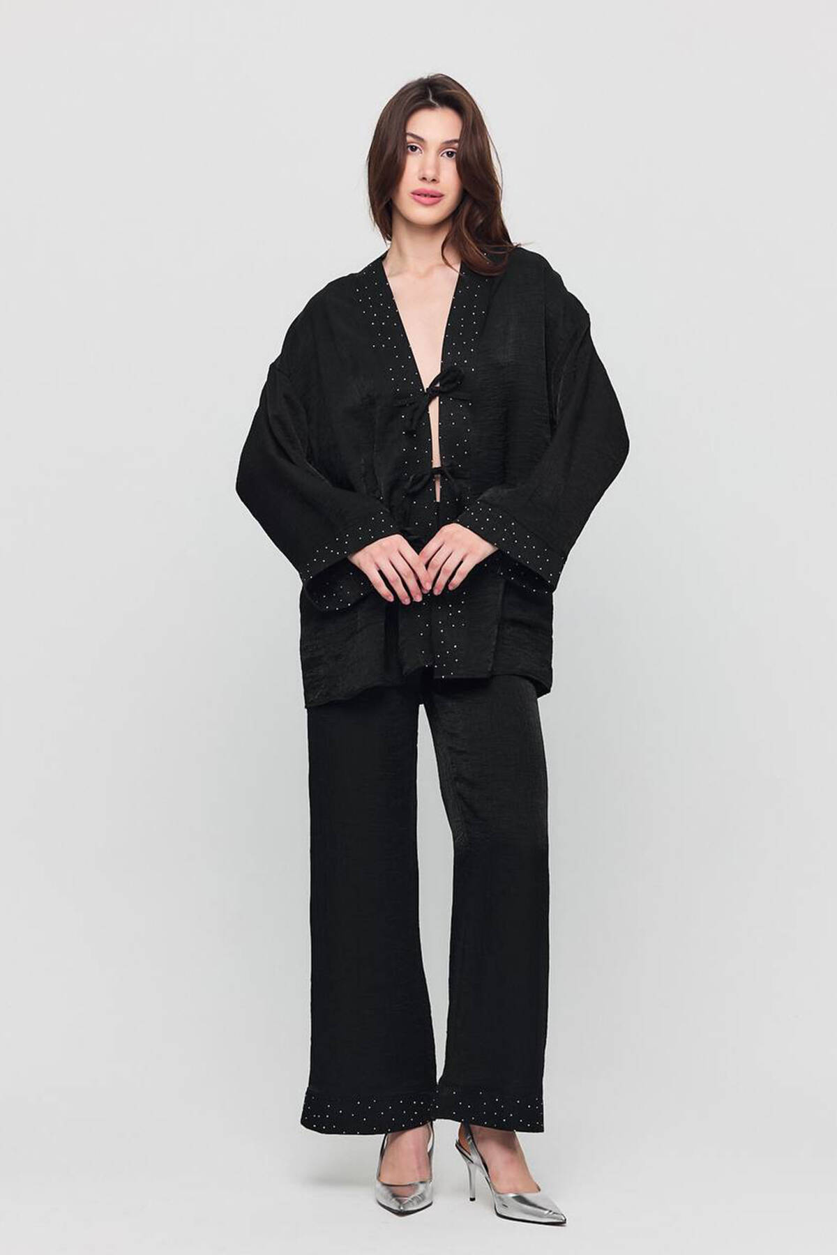 Siyah Bağlamalı Kimono Detaylı Taşlı Takım 41660003.01