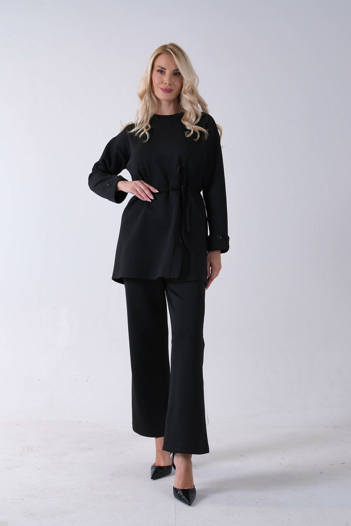 Siyah Bisiklet Yaka Önü Düğme Kapama Görünümlü Pantolonlu Scuba Takım 4592265.01 - Ardanewline