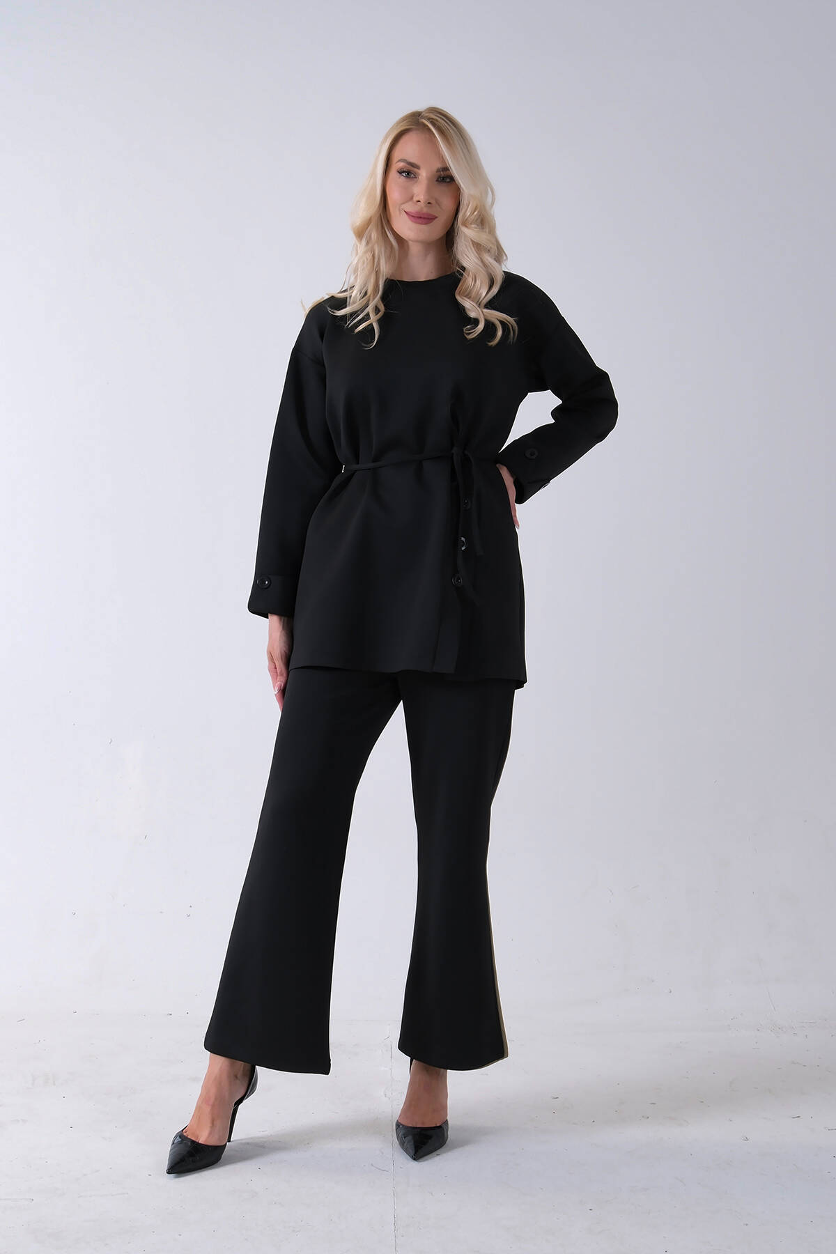 Siyah Bisiklet Yaka Önü Düğme Kapama Görünümlü Pantolonlu Scuba Takım 4592265.01 - Ardanewline (1)