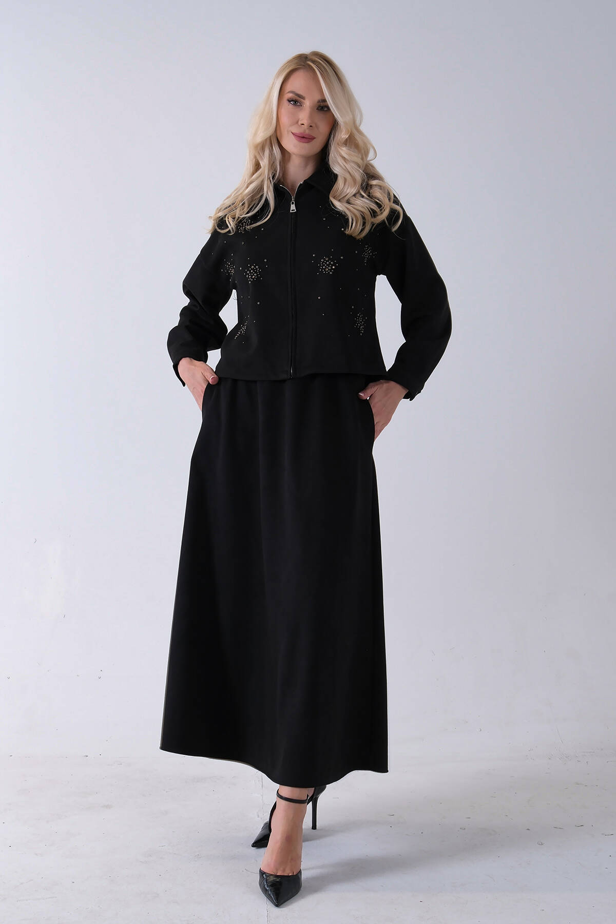 Siyah Ceket Fermuar Kapamalı Üzeri Taş Detaylı Etekli Kadife Takım 4577264.01 - Ardanewline