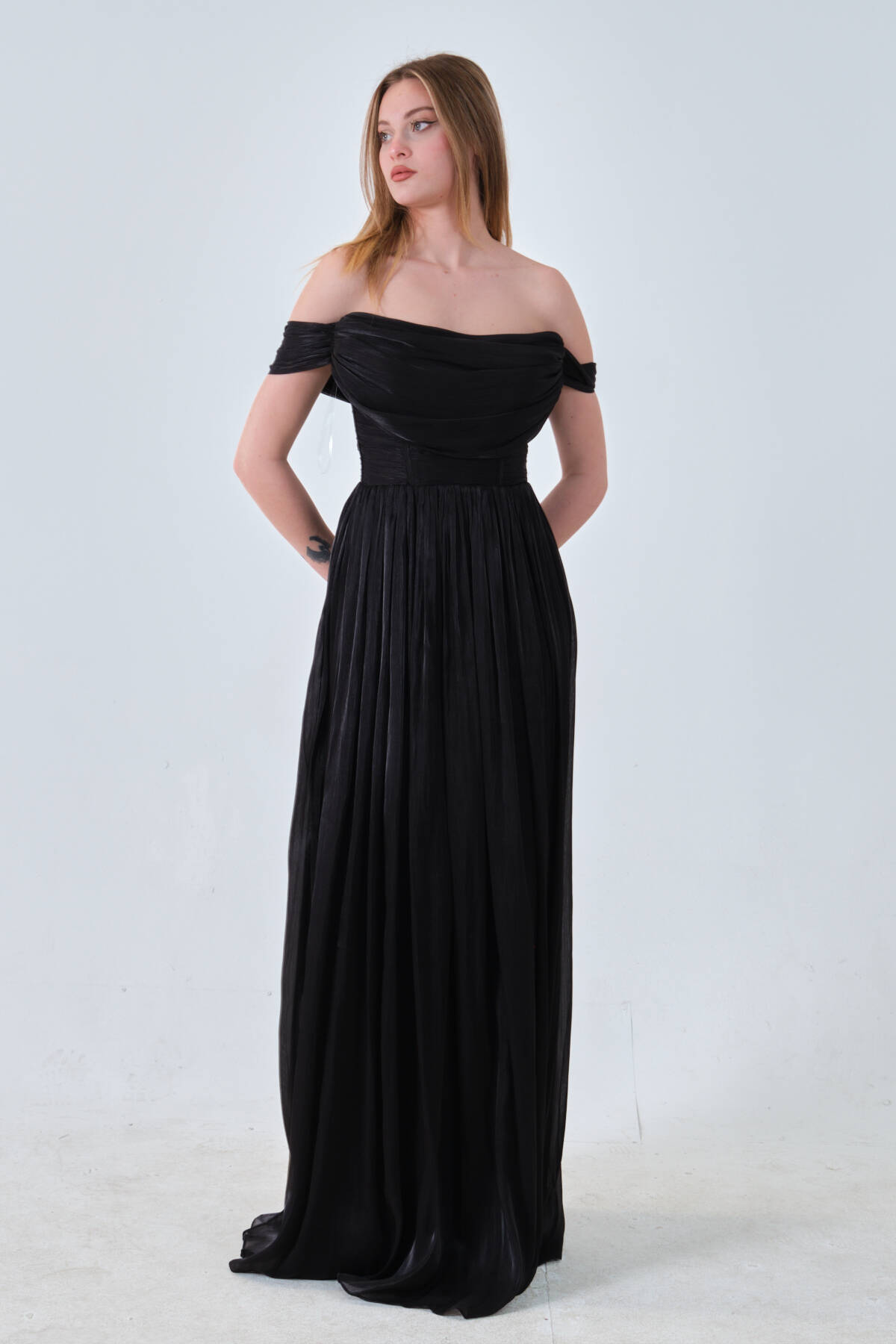 Siyah Drape Yaka Detaylı Şifon Straplez Abiye 08011861.01 - Ardanewline (1)