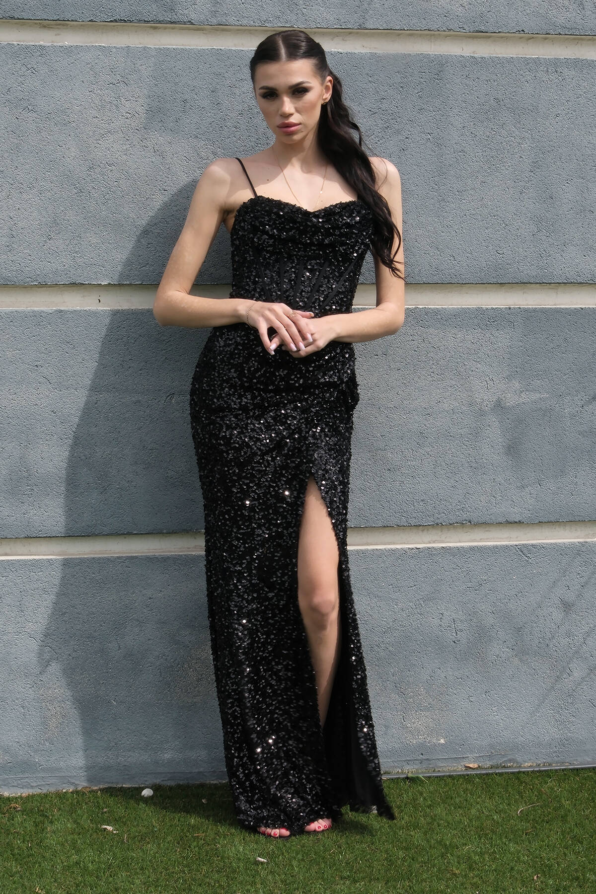 Siyah Drapeli Parlak Pul Payetli Askılı Abiye 9705539.01 - Ardanewline (1)