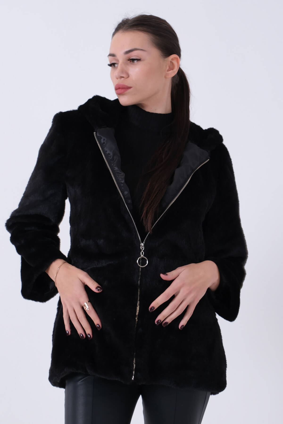 Siyah Fermuarlı Oversize Kapüşonlu Çift Cepli Peluş Mont 0108078.01 - Ardanewline (1)