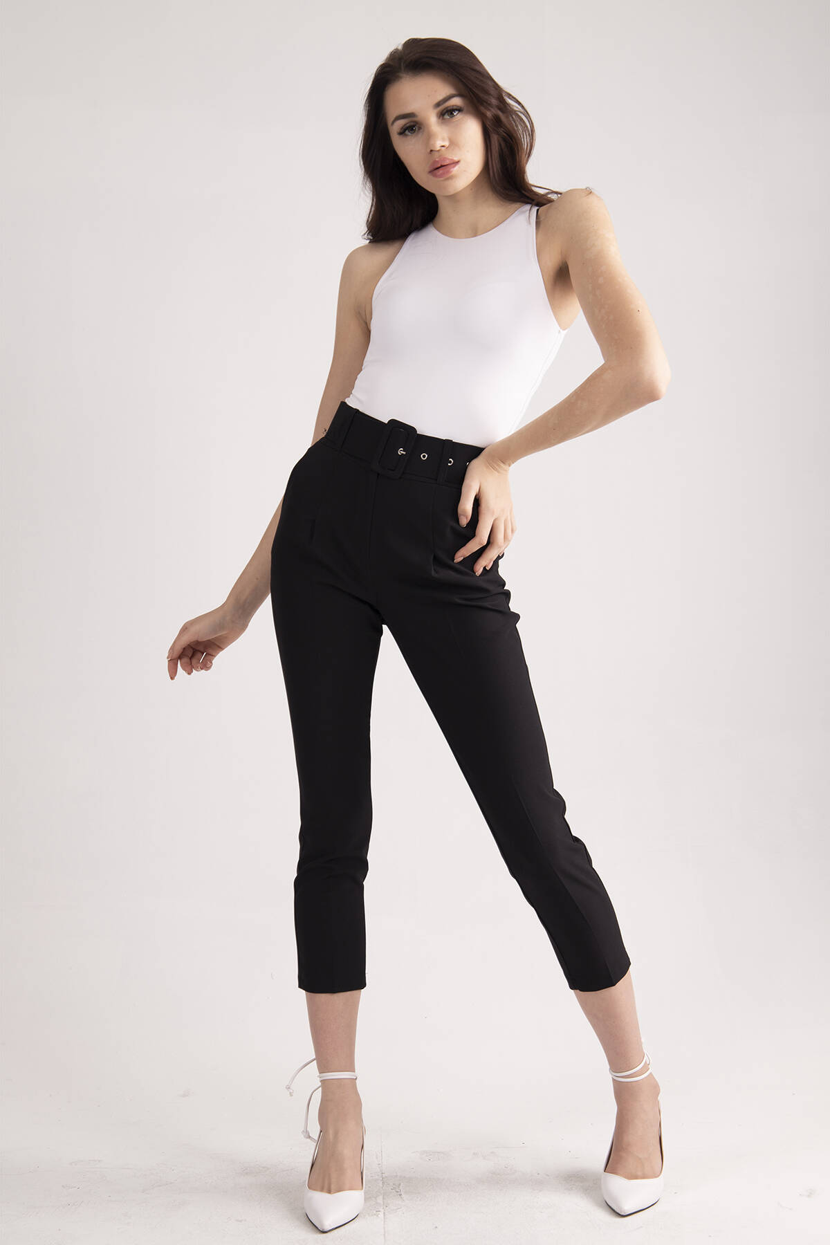 Siyah Geniş Kemerli Bilek Paça Klasik Pantolon 0303553.01 - Ardanewline